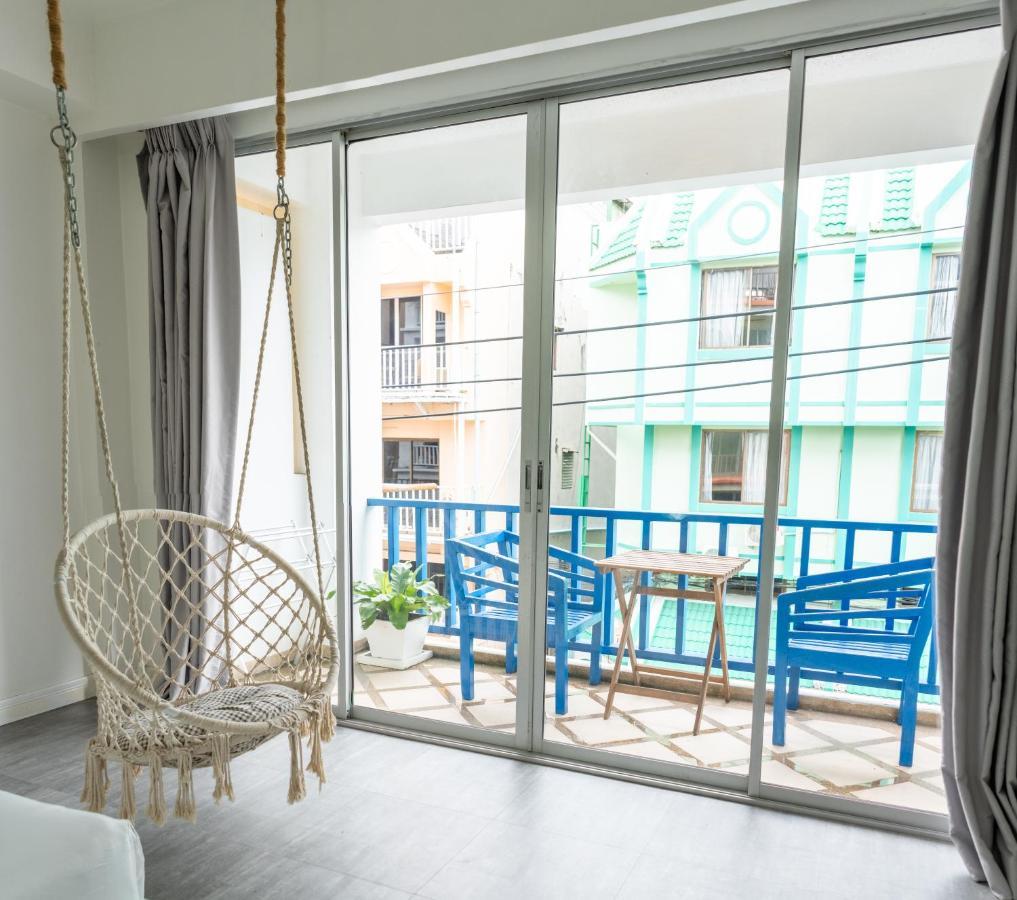 Meow Cat Cafe & * Patong