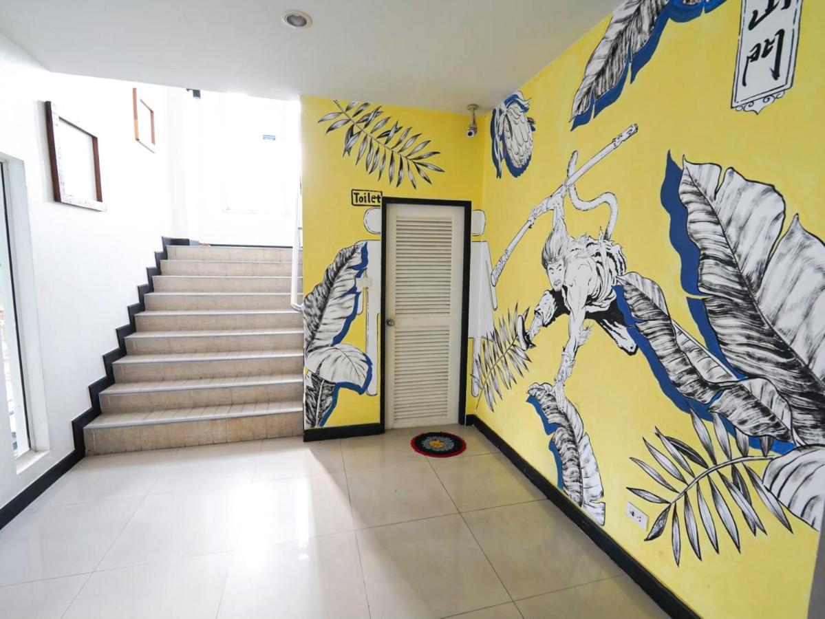 Roomquest Phuket Hostel