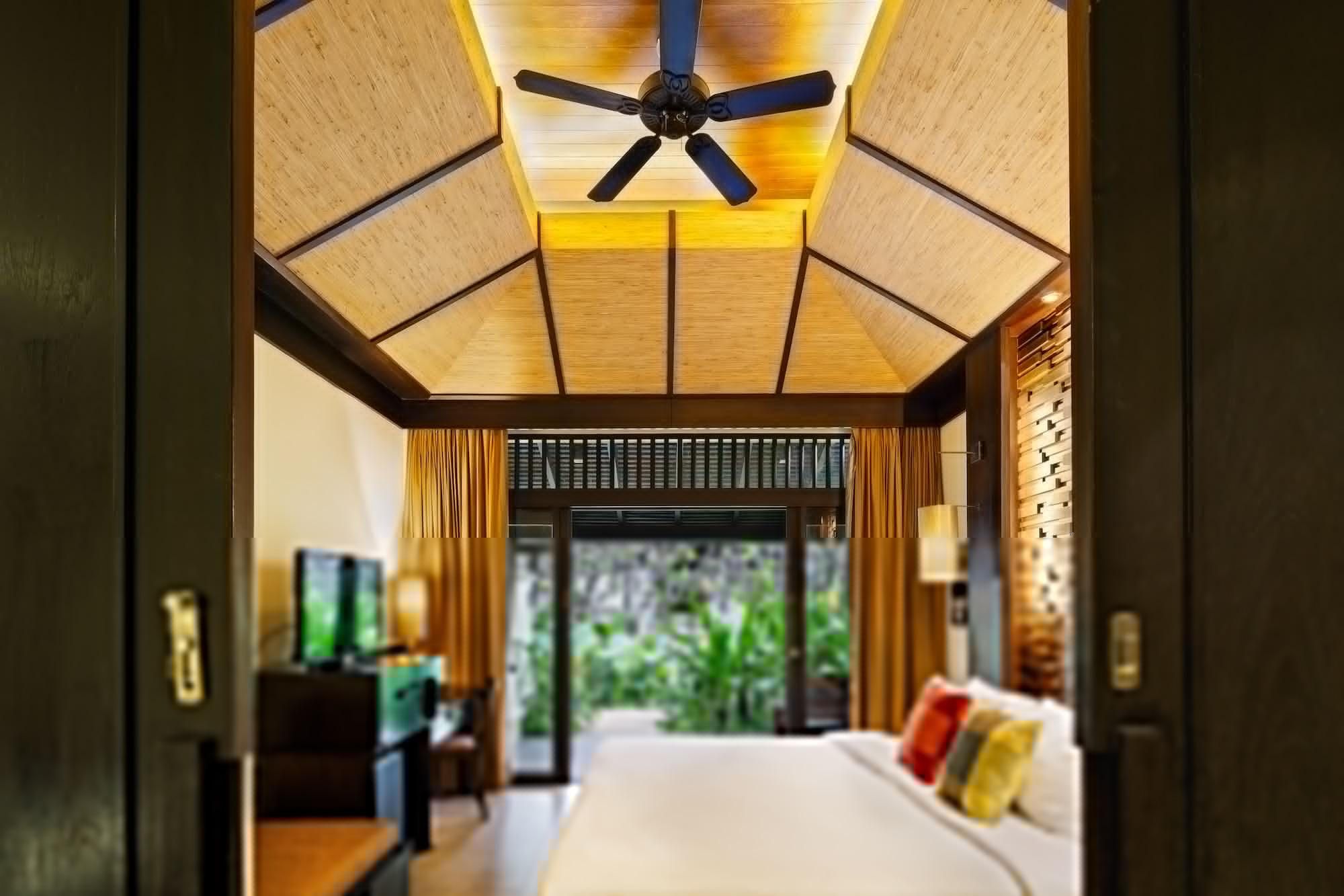 Impiana Beachfront Patong, Phuket 4*