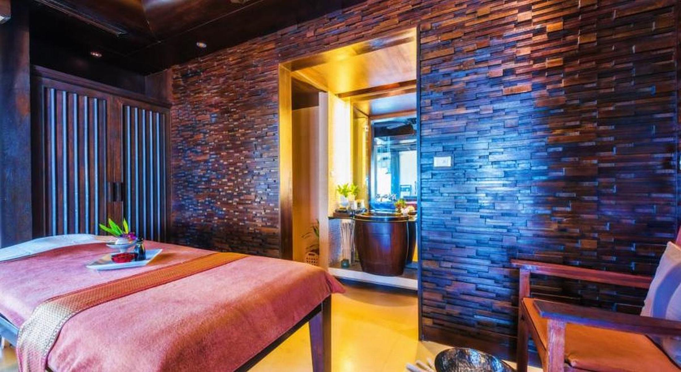 Impiana Beachfront Patong, Phuket Resort 4*