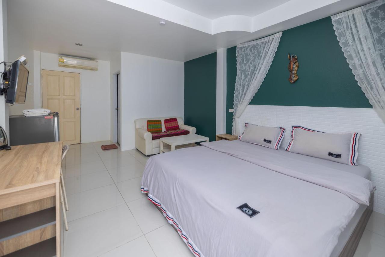 Hotel The Coconut Nanai