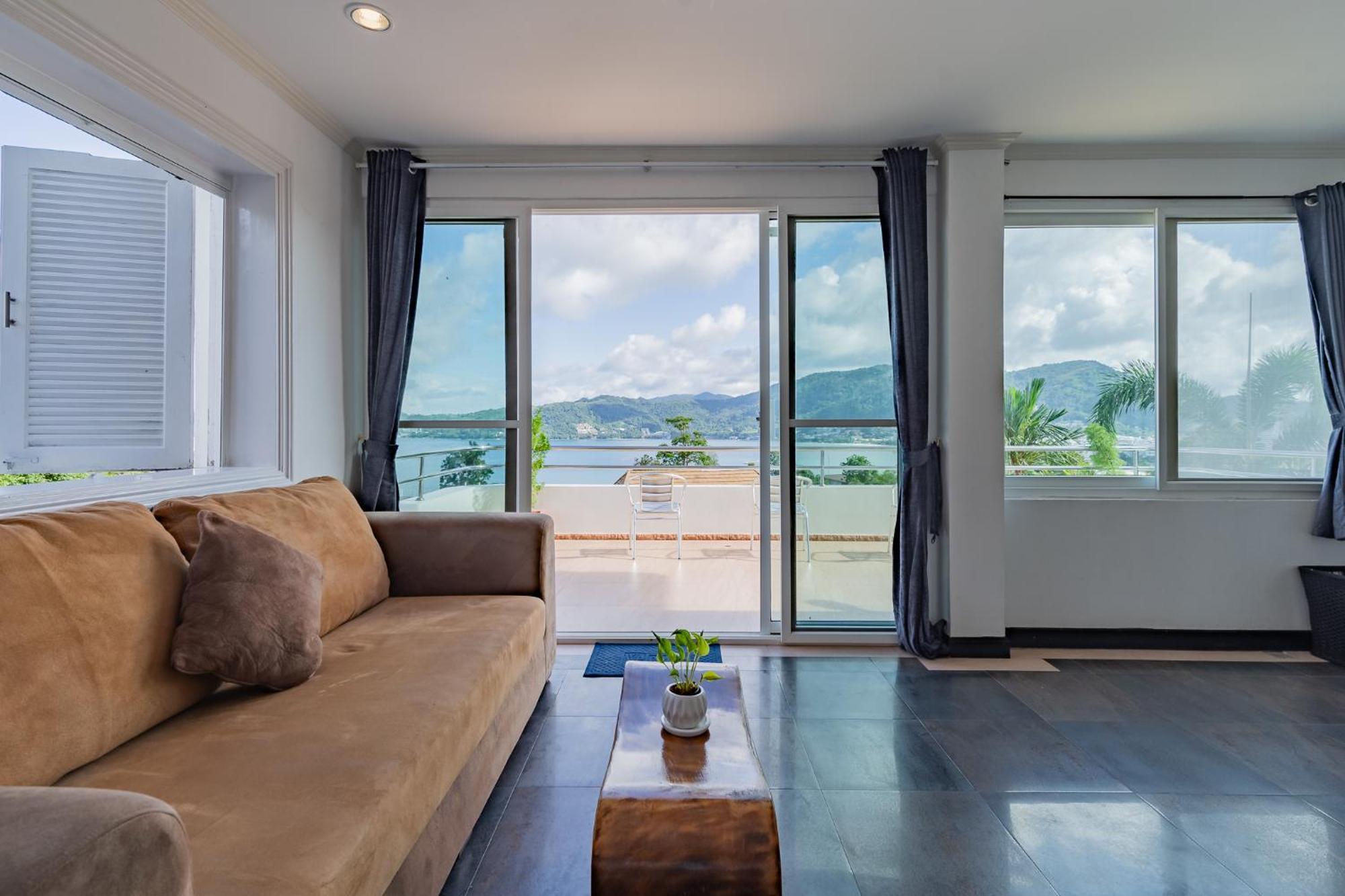 Blue House Panorama View *