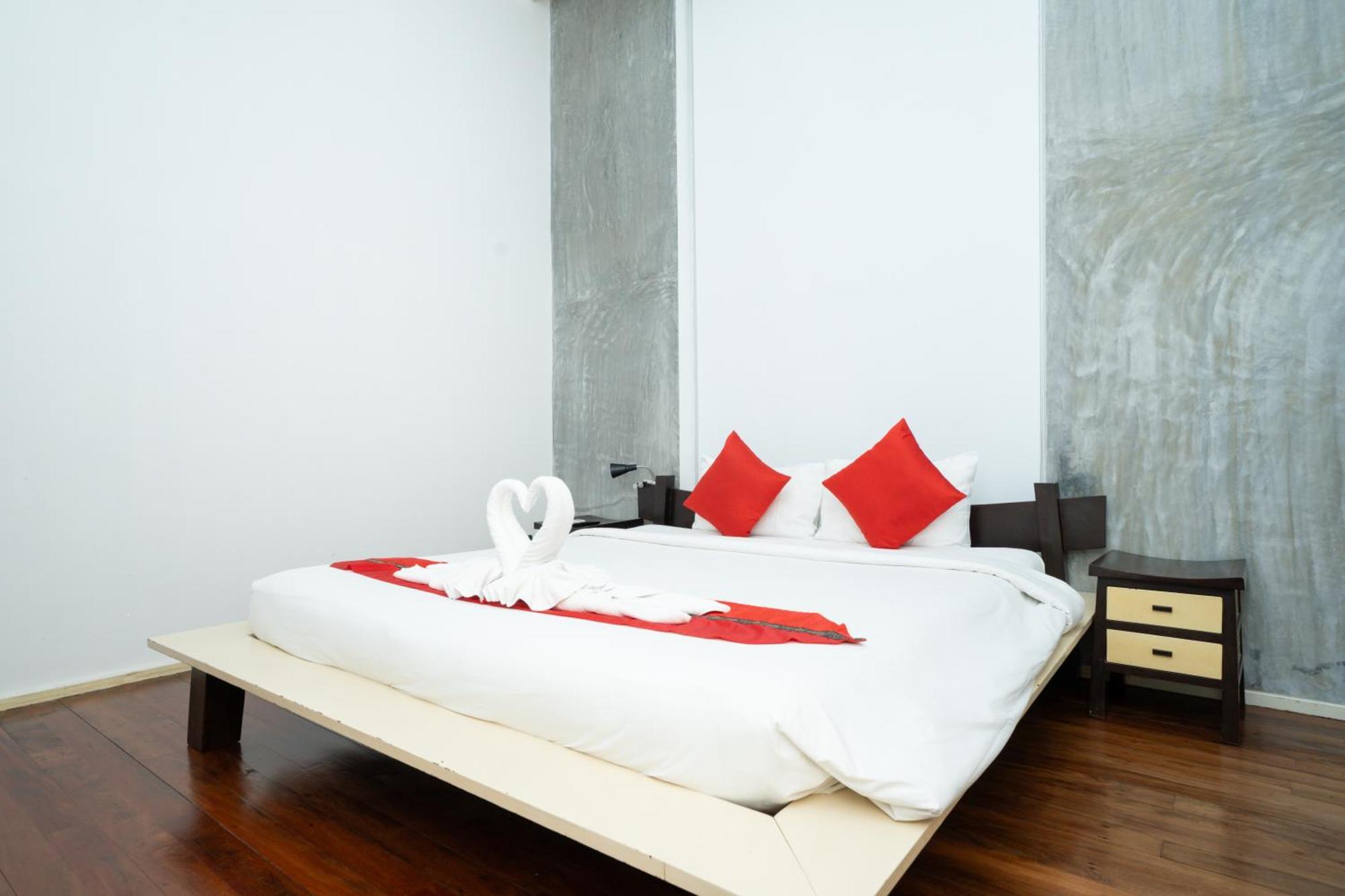 Sirirat Sea-view Vila Patong
