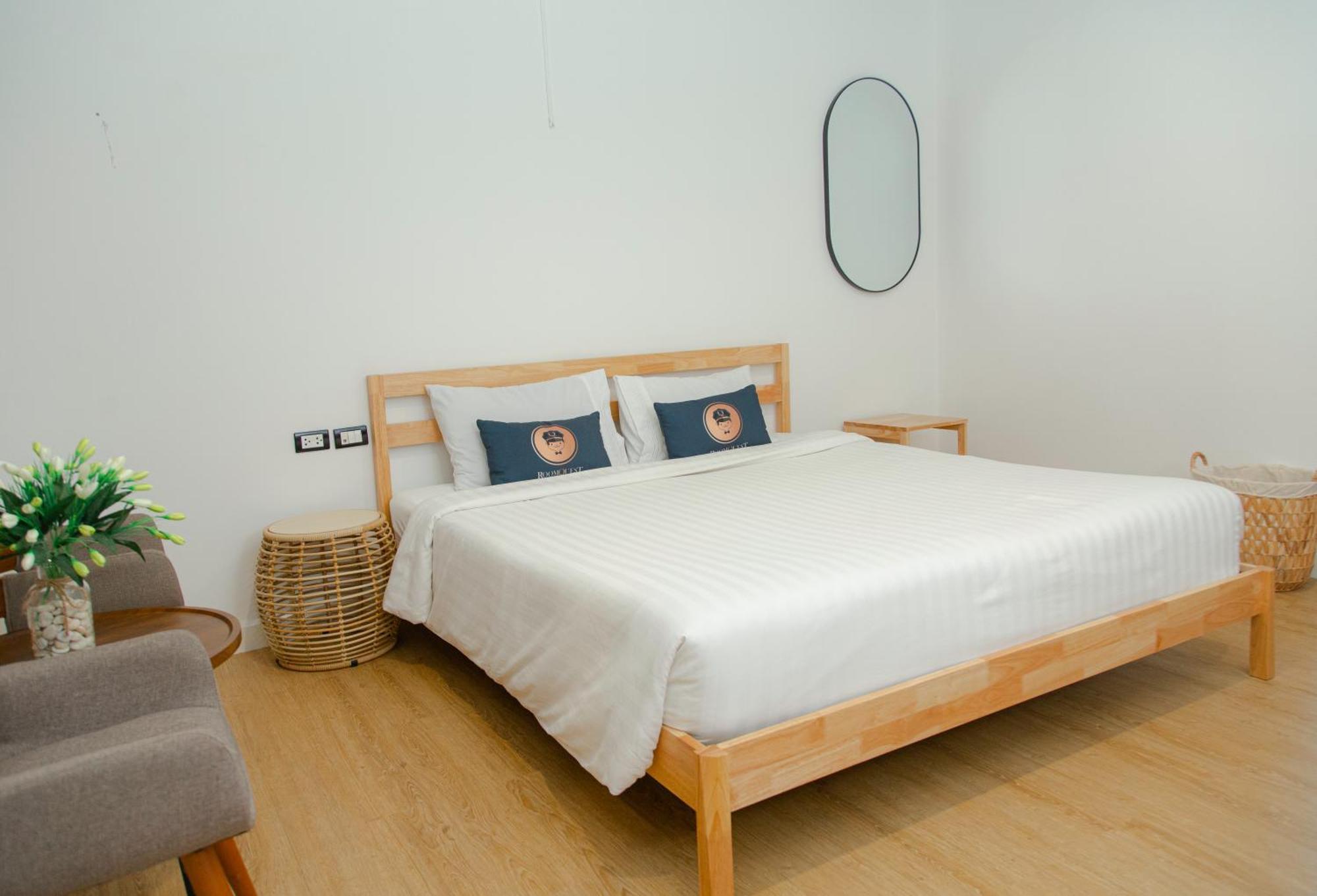 Roomquest Phuket Hostel