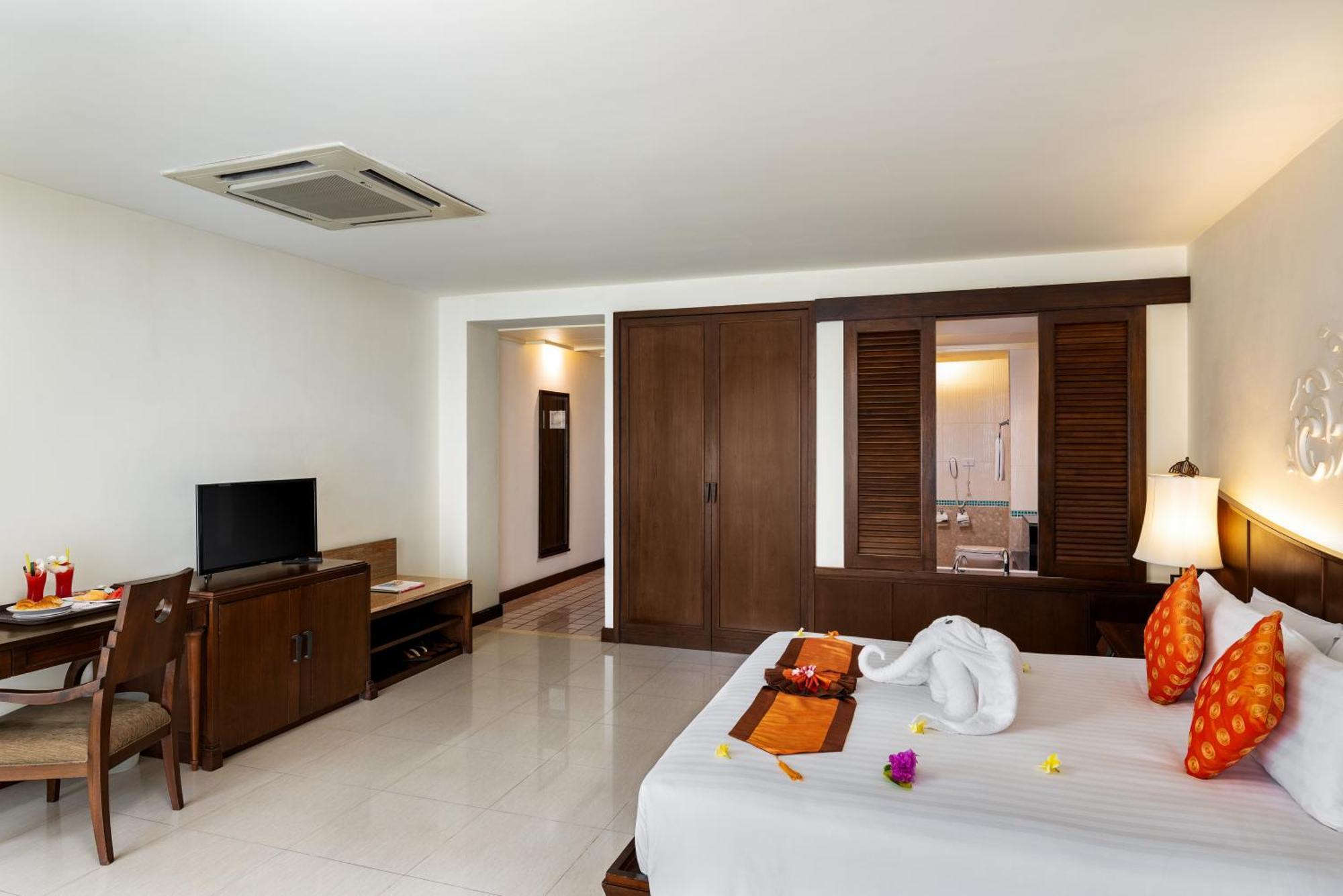 Paragon & Sha Extra Hotel 5*