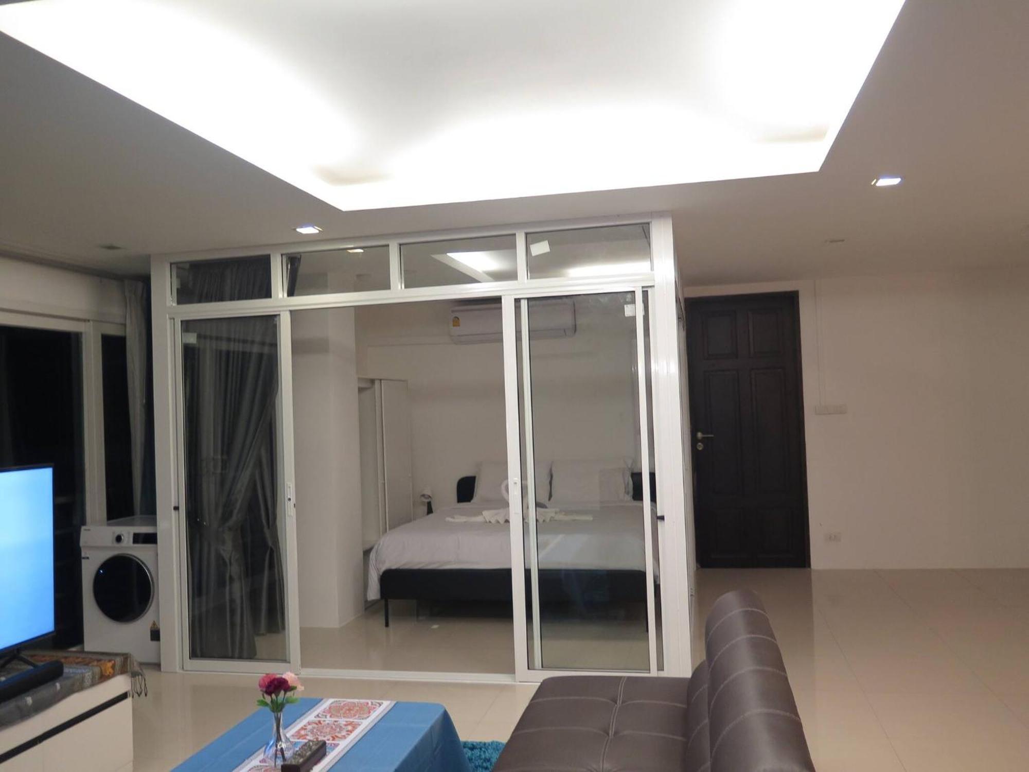 618-penthouse 3 Bedrooms Walking To *