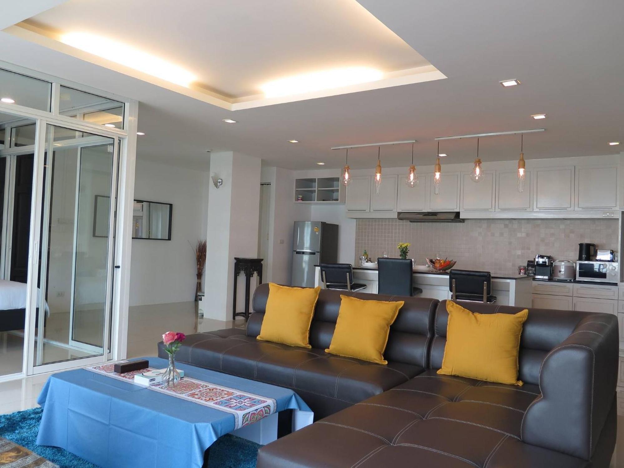 618-penthouse 3 Bedrooms Walking To