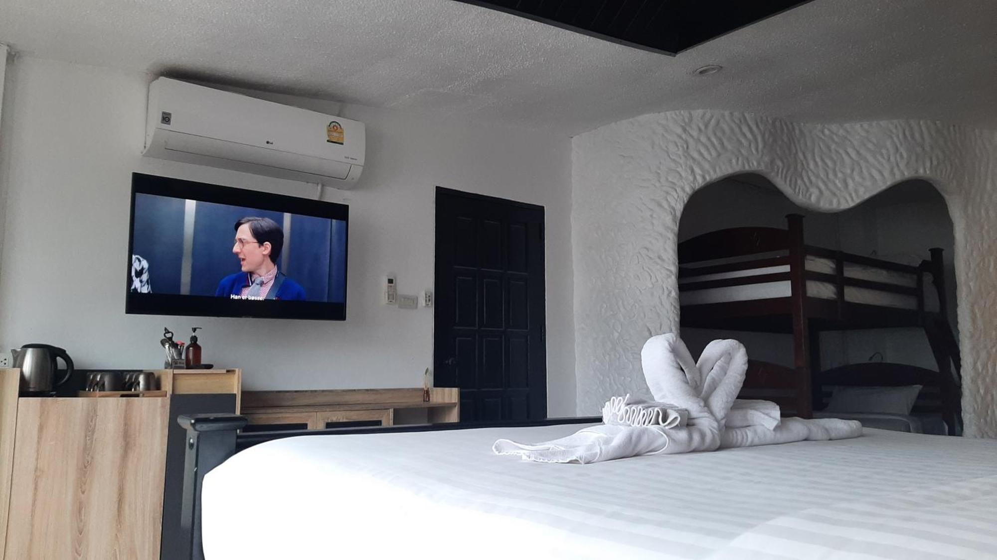 Big Boys' Bed & Burger - Hotel Patong