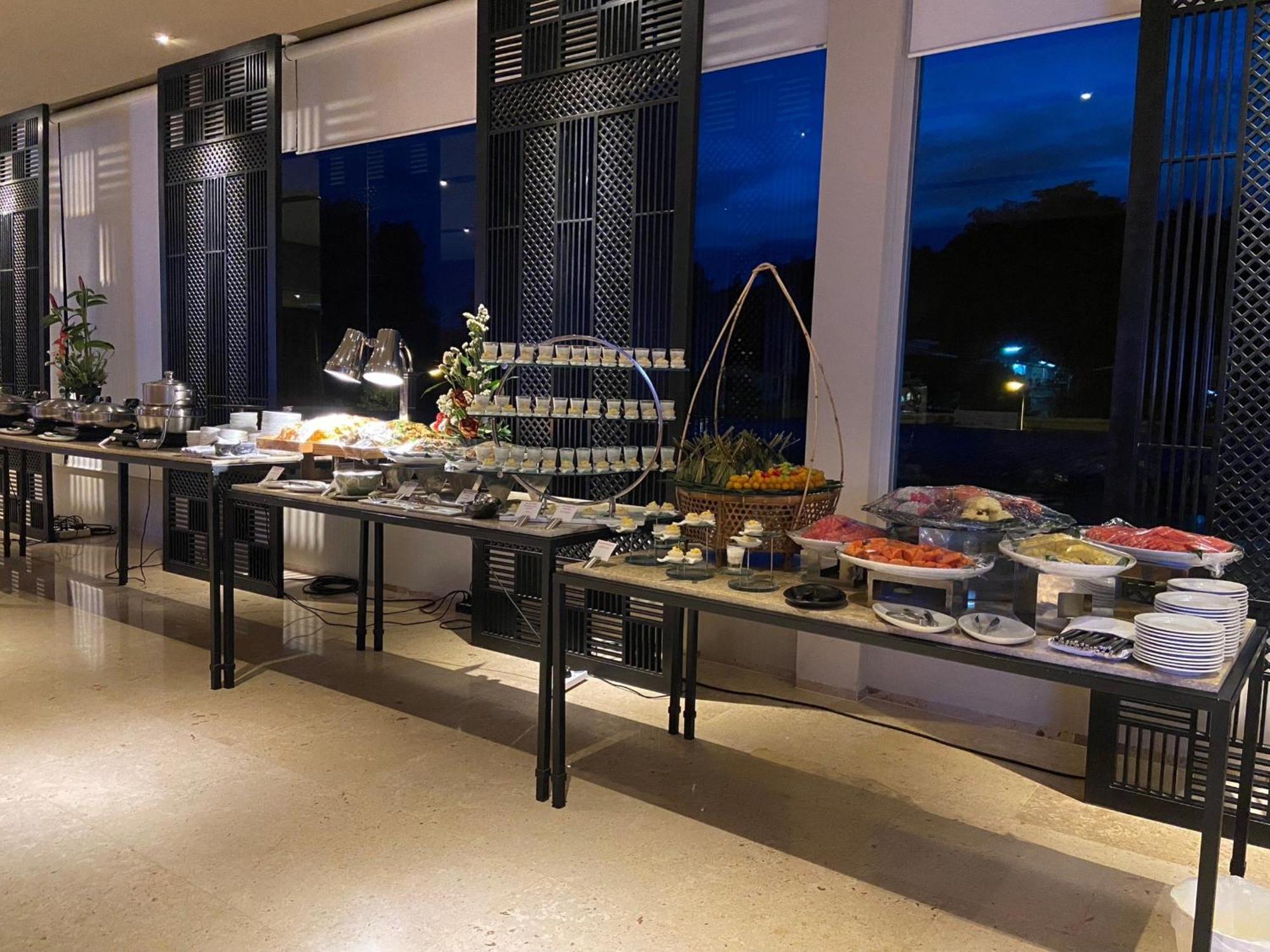 Resort Phuket Beachfront 5*