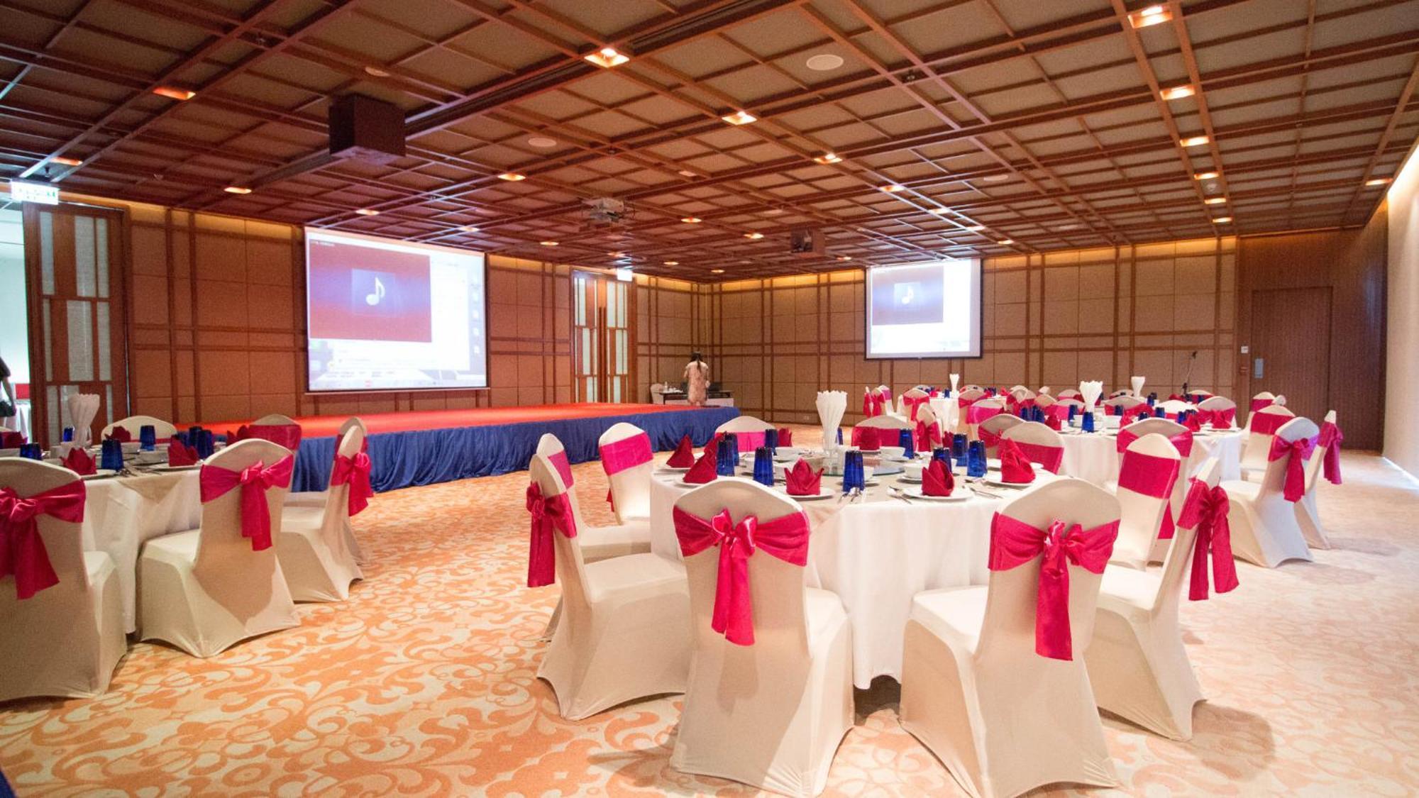 Resort Phuket Beachfront 5*