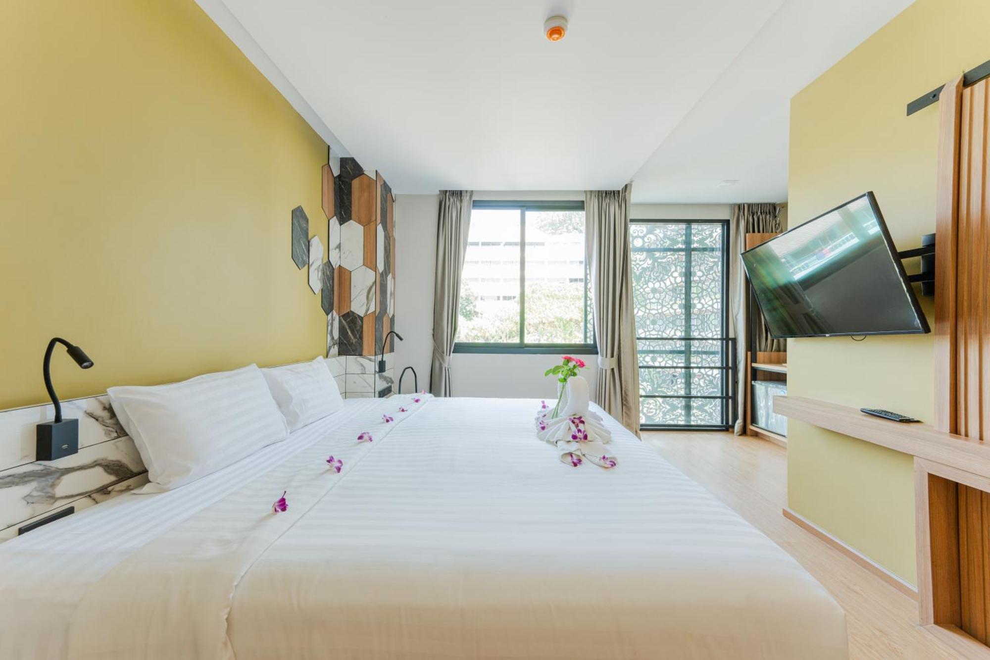 Sky Wave Hotel Patong