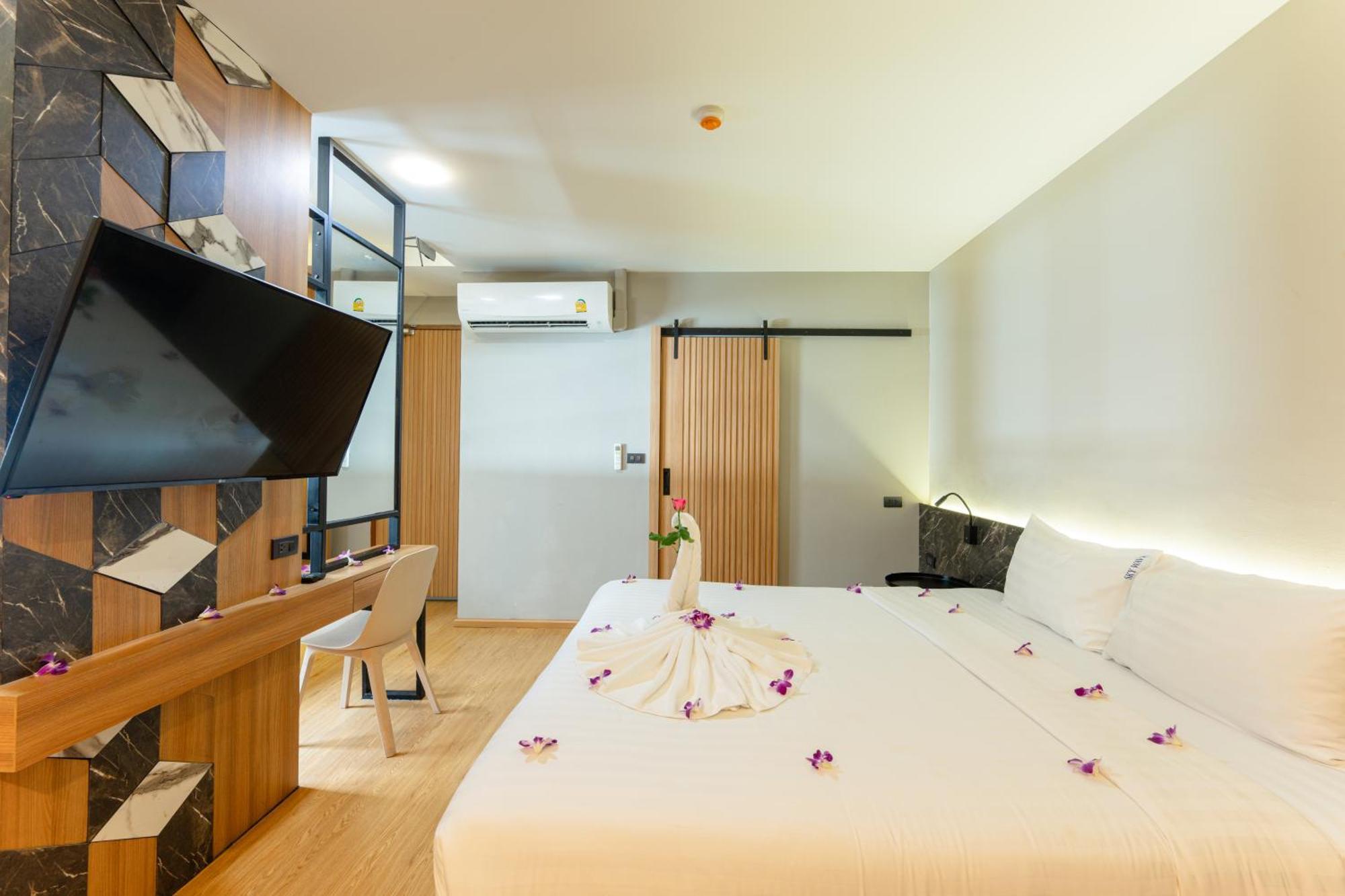 Hotel Sky Wave Patong