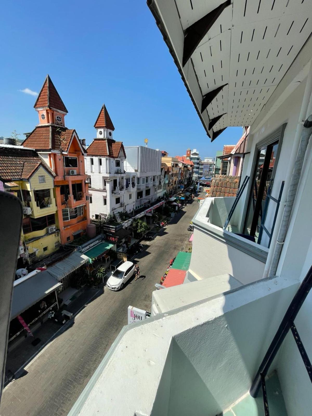 Bh Baan Paradise Hotel
