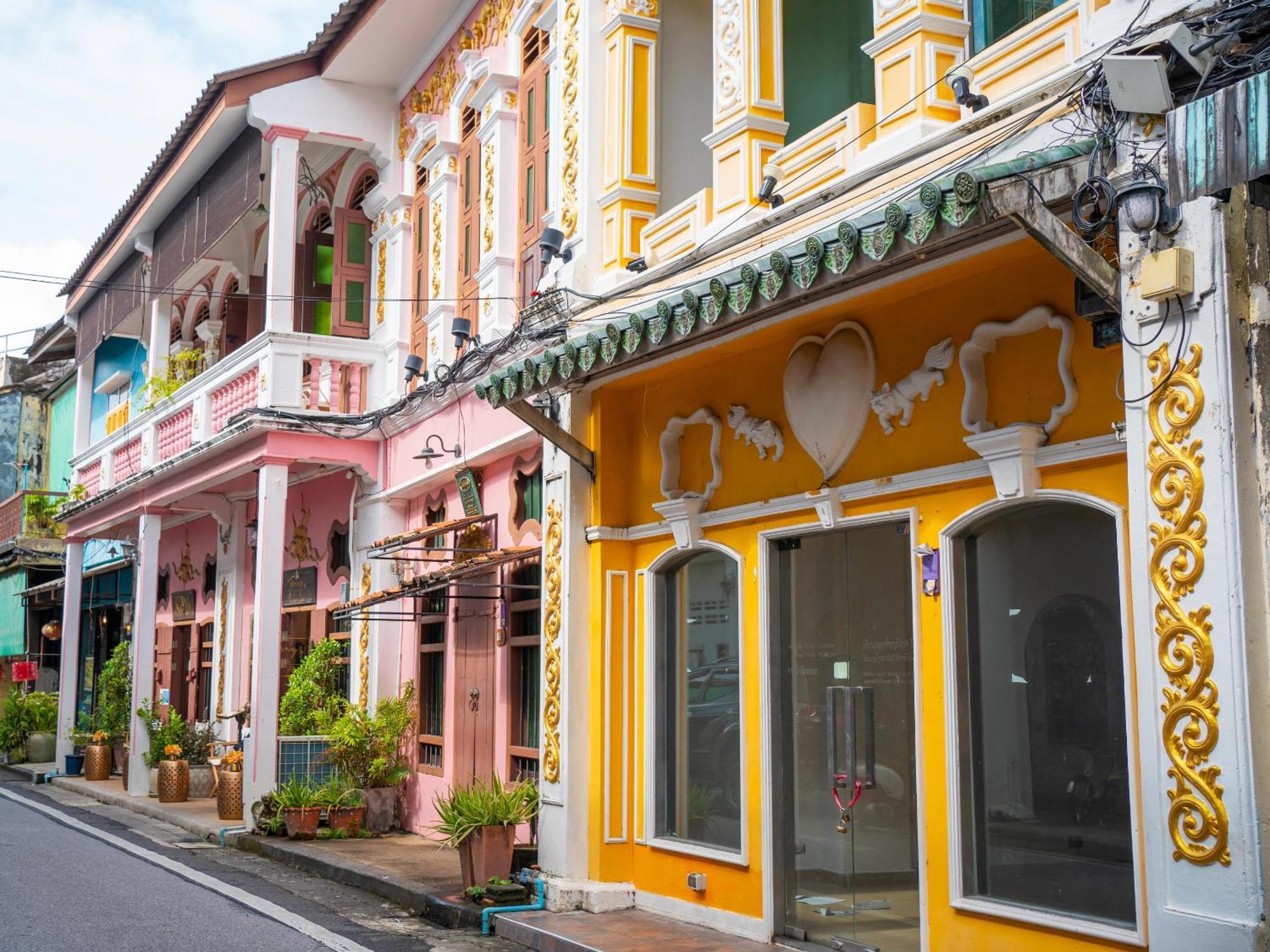 Resort Phuket Beachfront 5*