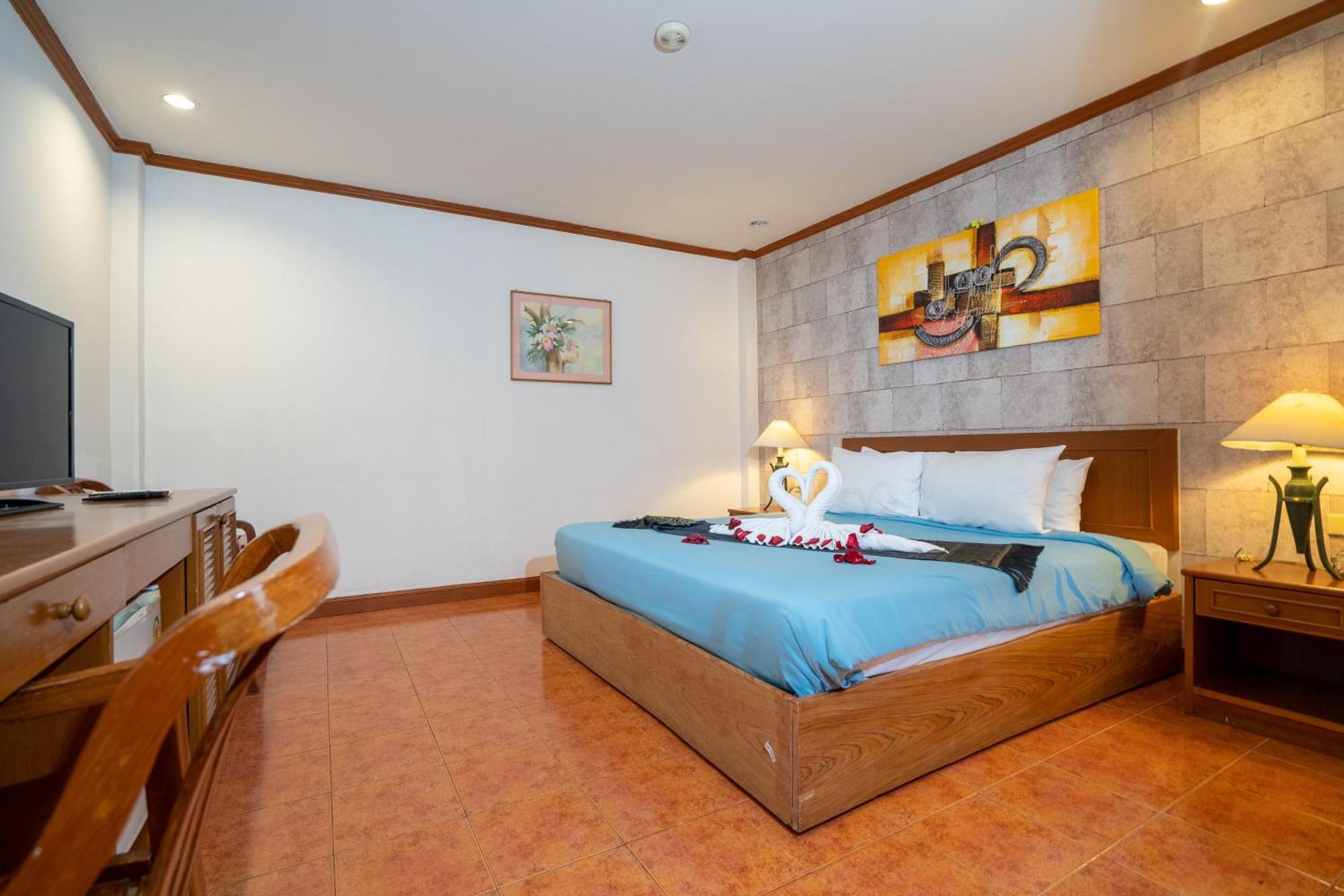 & 3* Patong