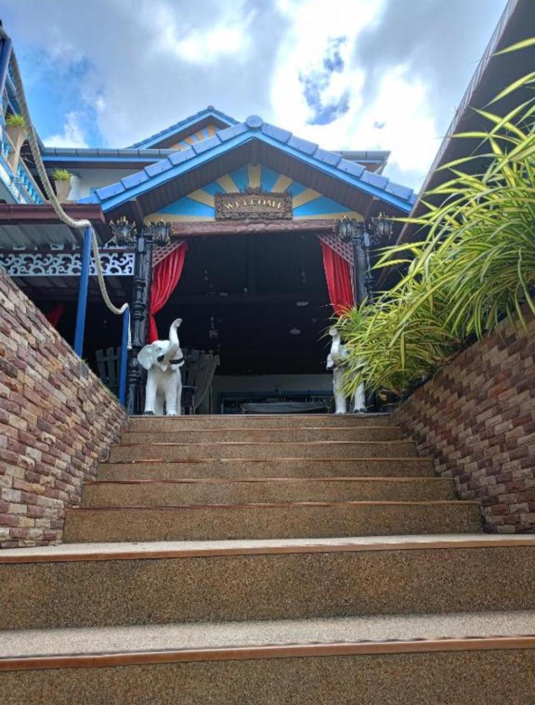 Sunbeach Mansion 2*