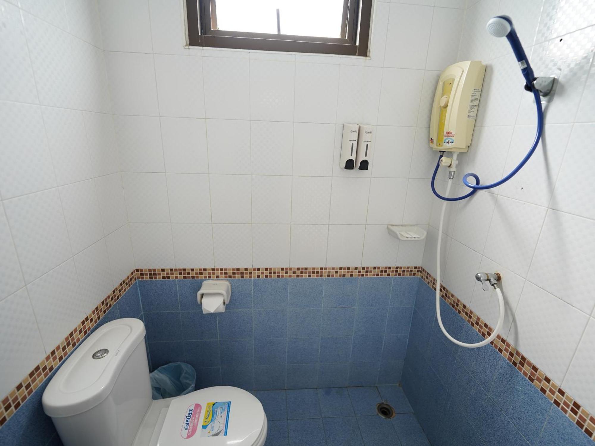 Roomquest Phuket Hostel *
