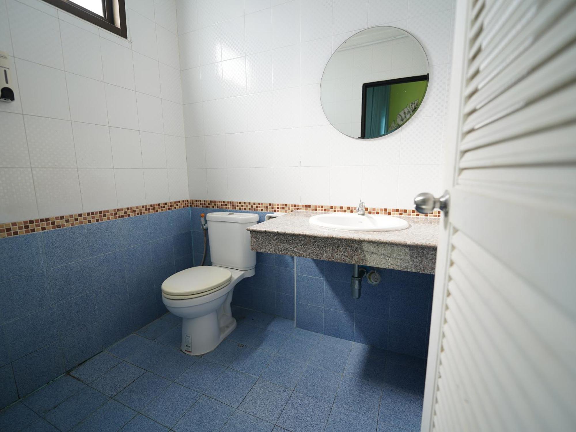 Roomquest Phuket *