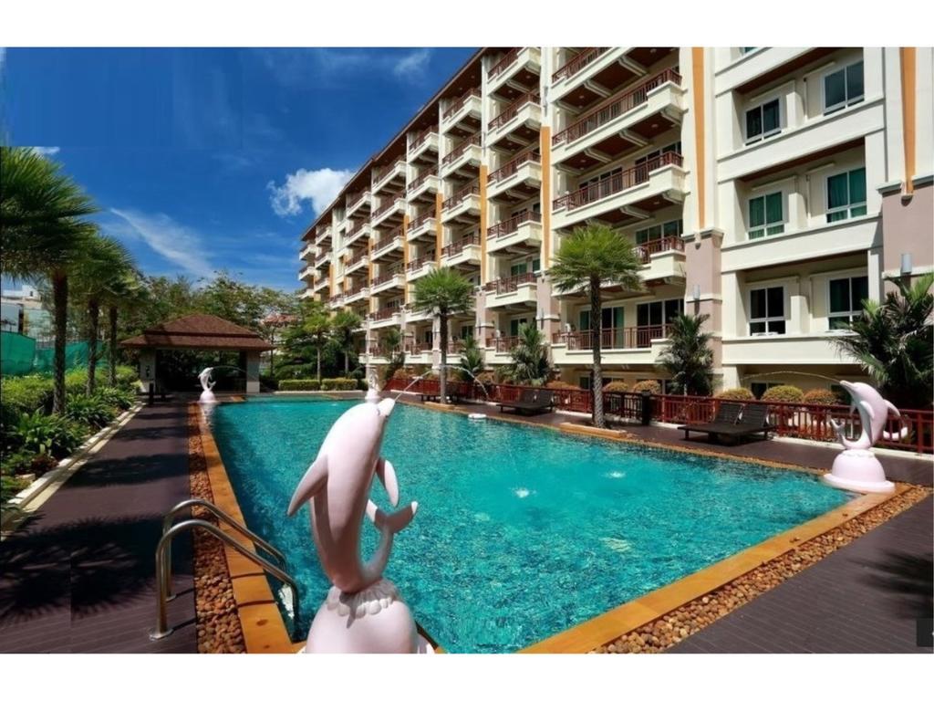 Large Pool In Apartamento