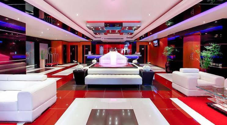 L8 Promotion 1 Bedroom In Bangla Road With Private Jacuzzi & Roof Pool Apartment *