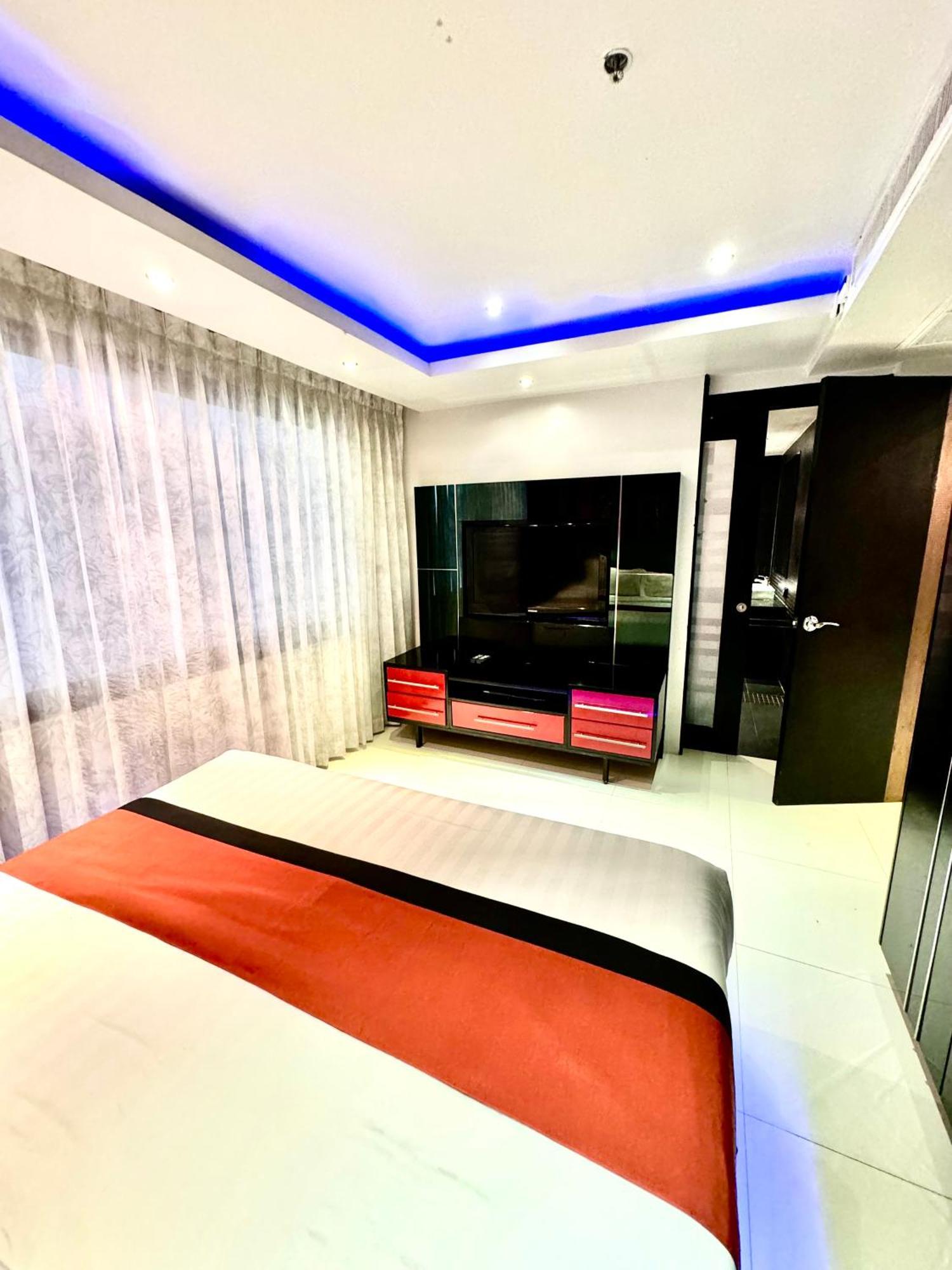 L8 Promotion 1 Bedroom In Bangla Road With Private Jacuzzi & Roof Pool Apartment Patong