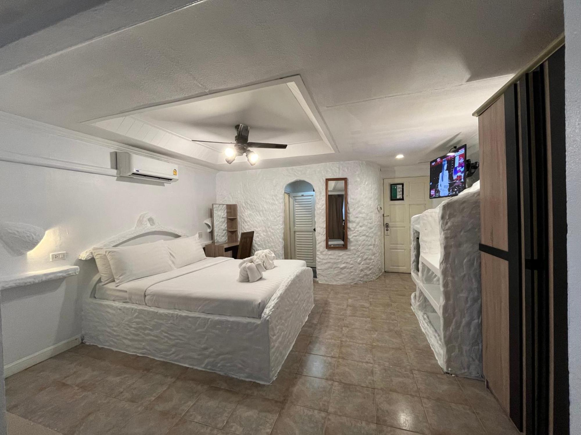 Hotel Big Boys' Bed & Burger - 3*