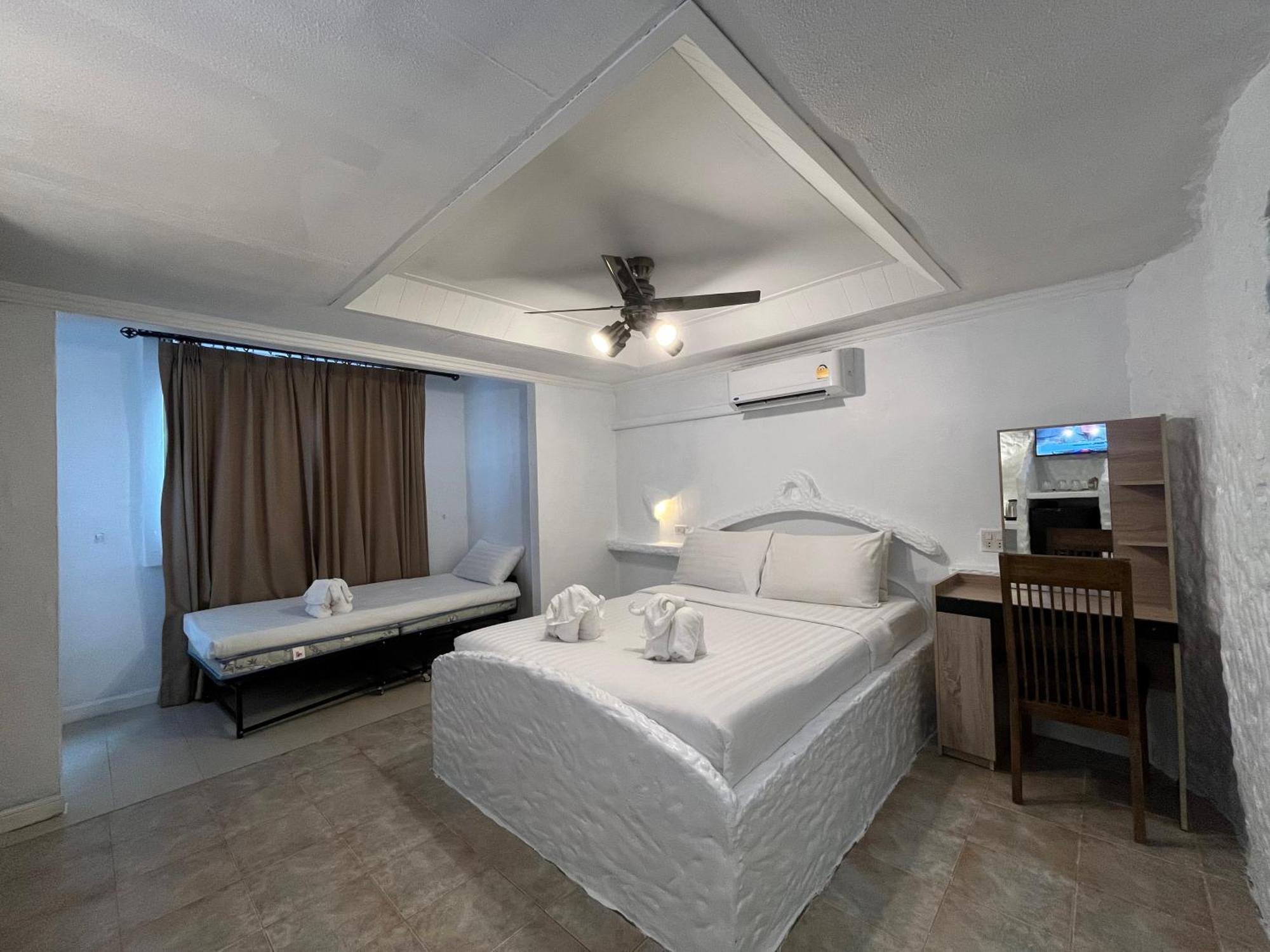Big Boys' Bed & Burger - Hotel Patong
