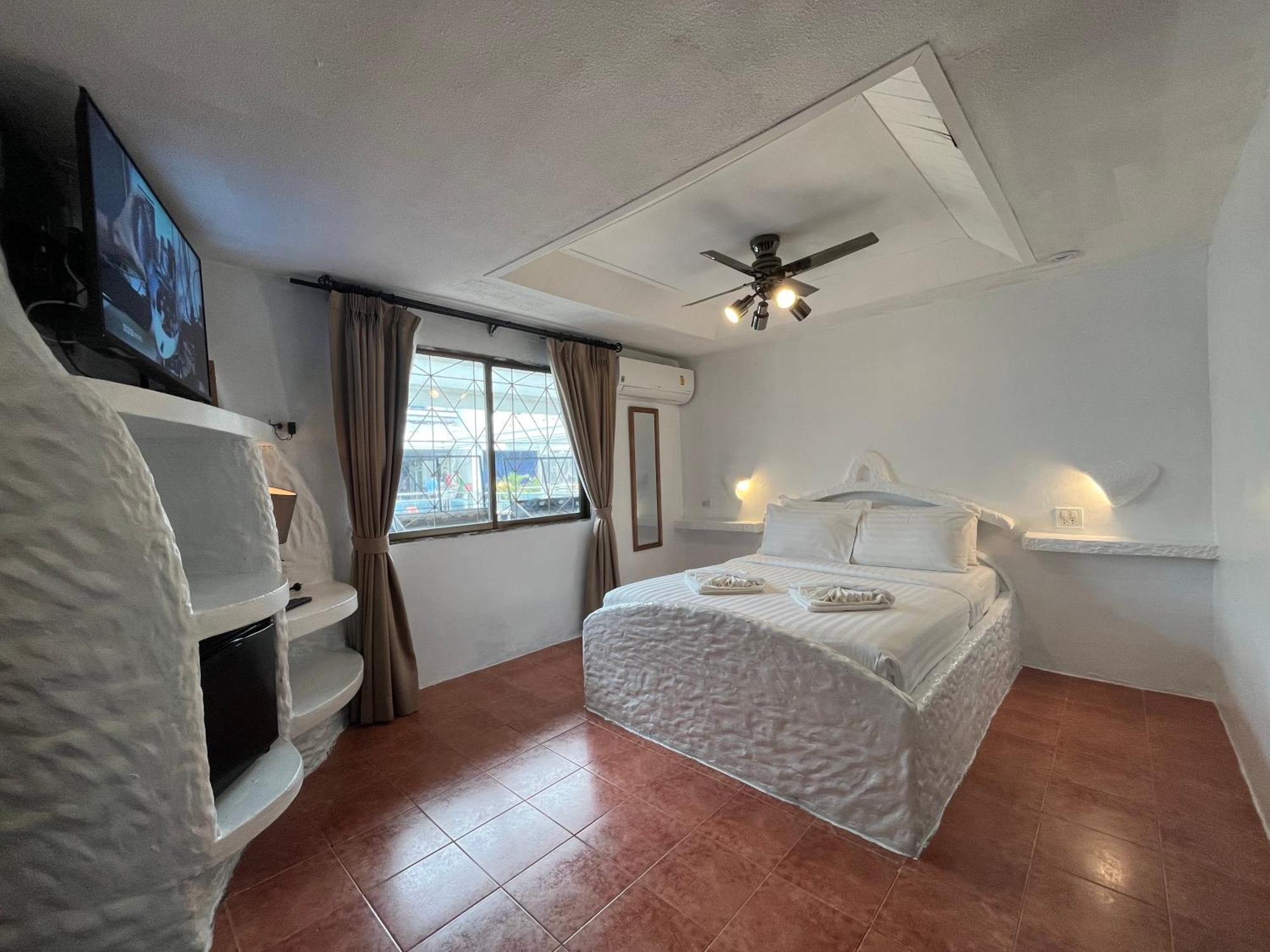 Big Boys' Bed & Burger - Hotel 3*