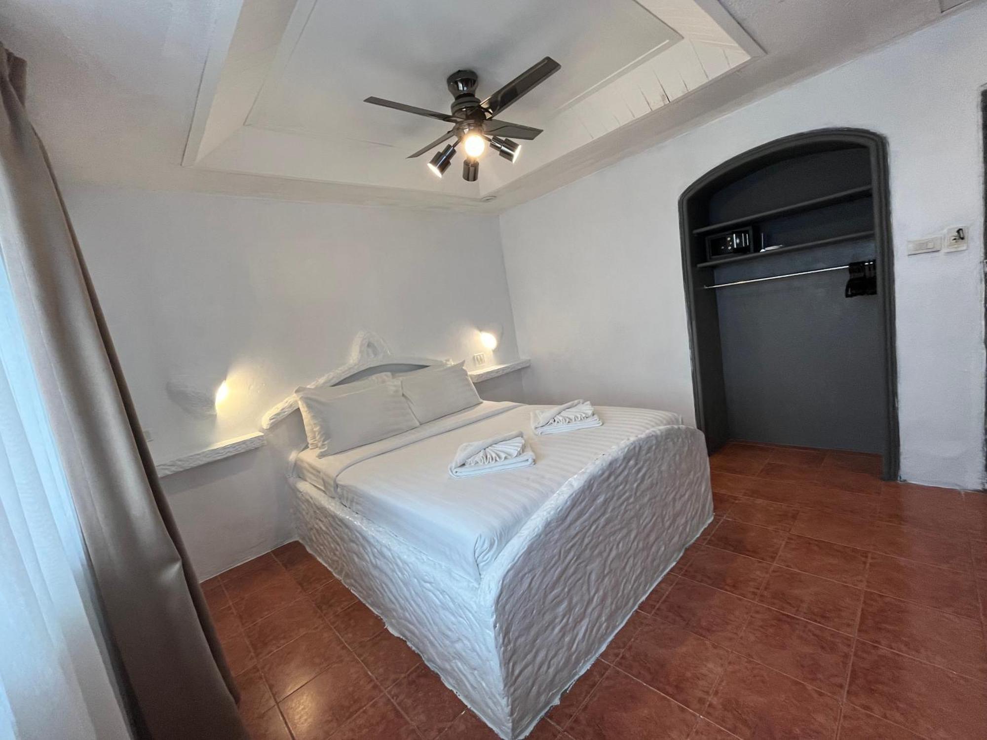 Big Boys' Bed & Burger - Hotel Patong