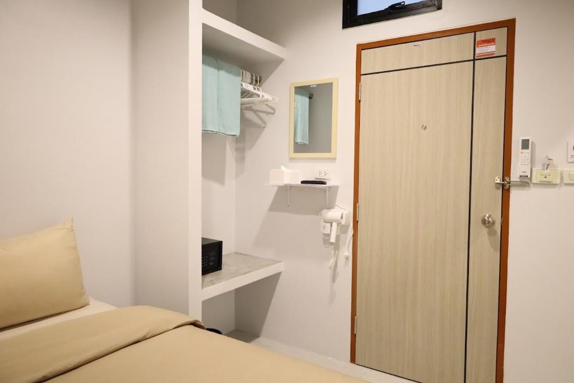 Y House Hostel *
