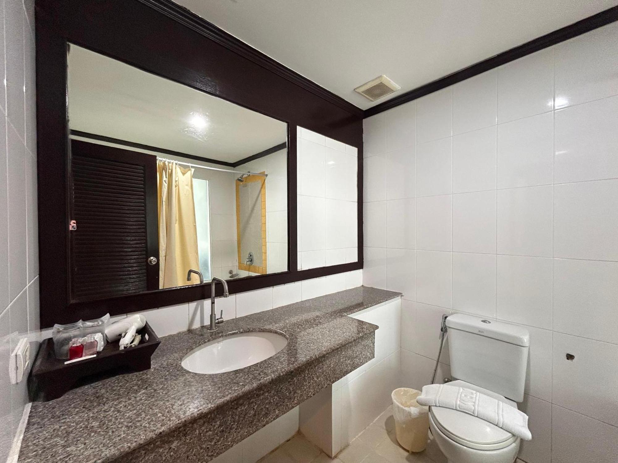 Cocoon Apk & 4* Patong
