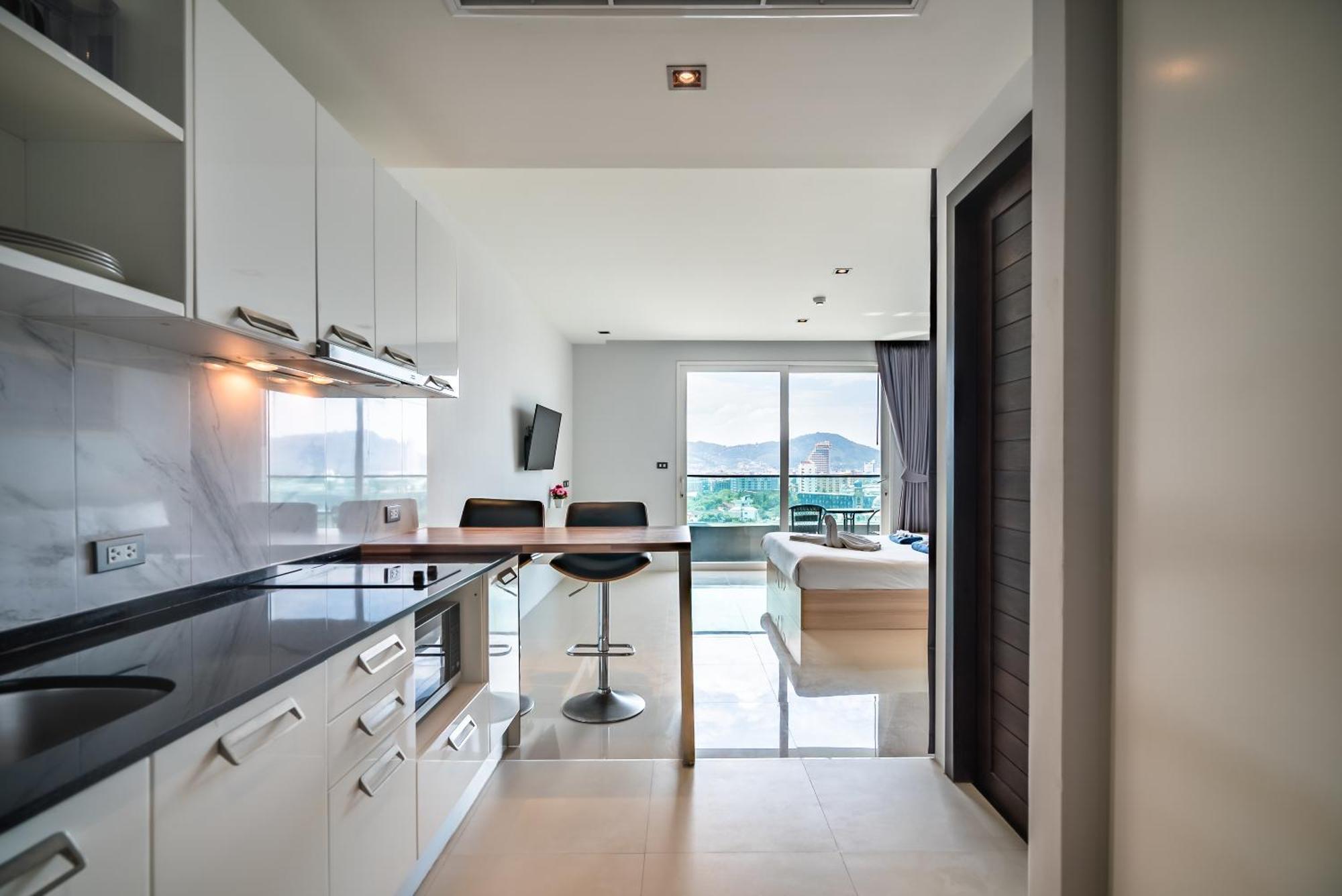 Private Mountain & Sea View Apartment Patong