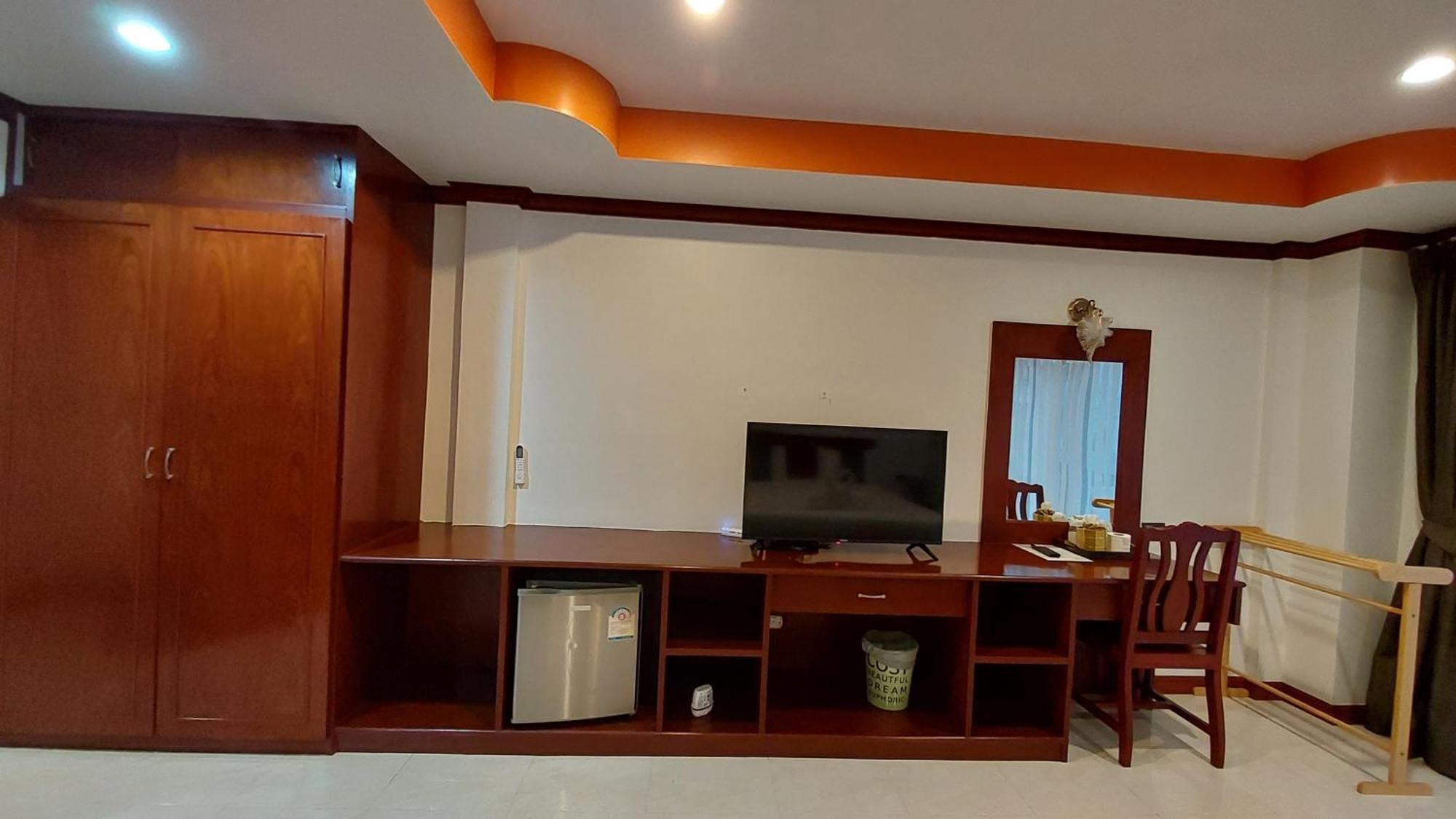 Benetti House * Patong