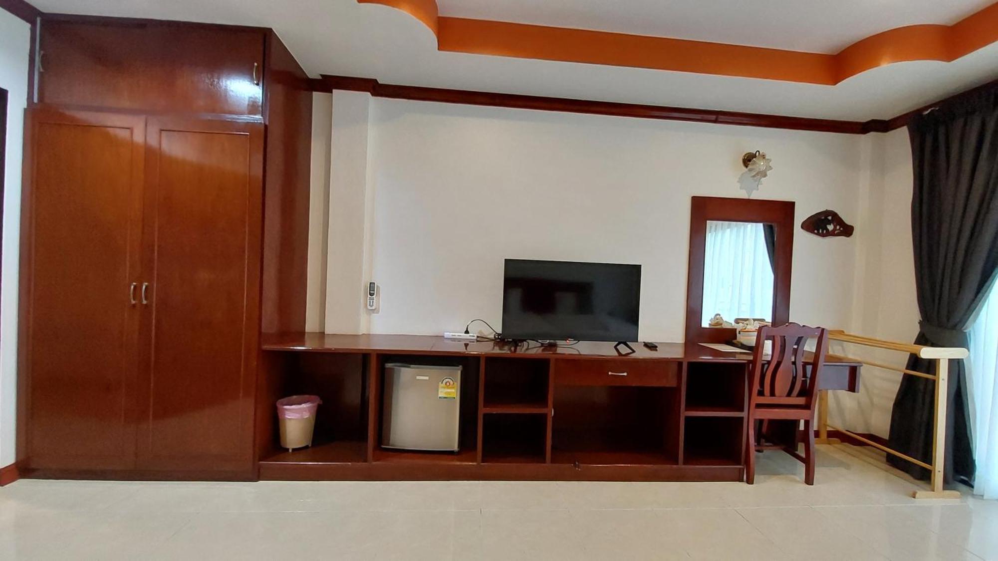 Benetti House * Patong
