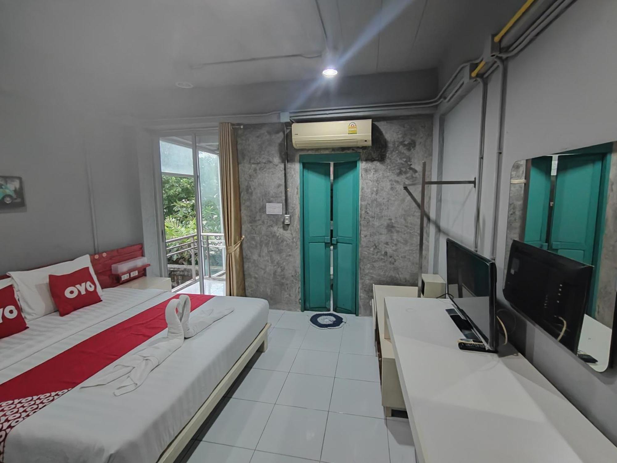 Madam Aparthotel *