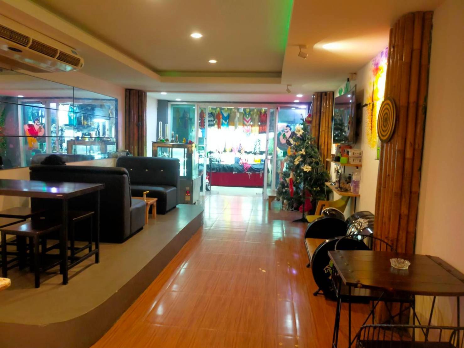 Popeyes Hostel *