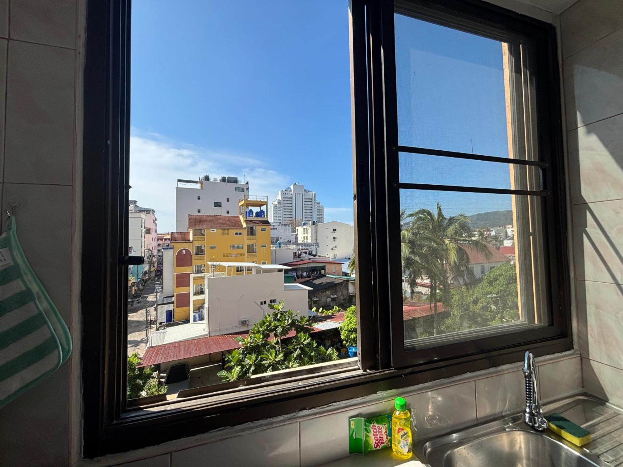 Apartment Monkey 4 *