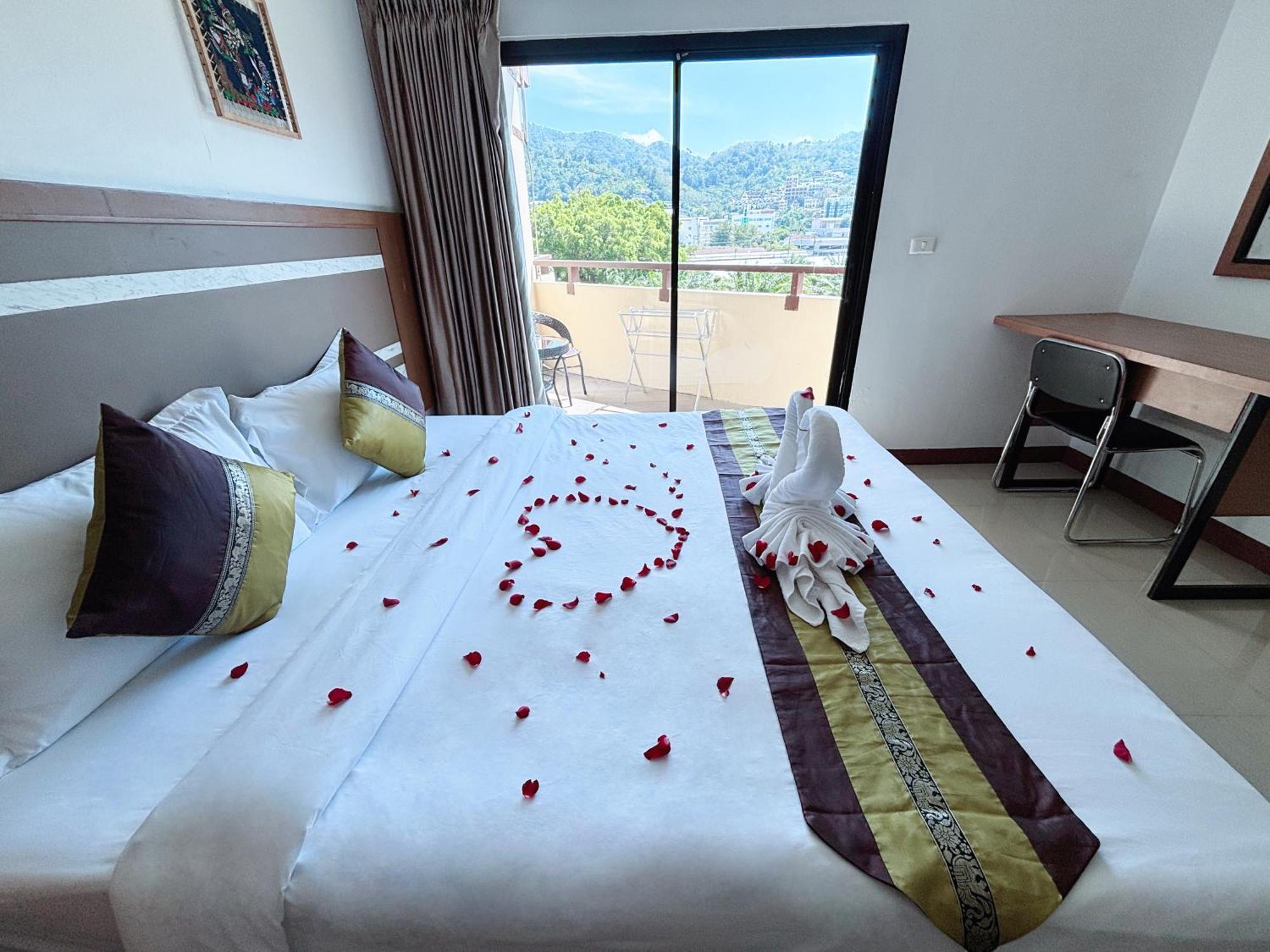 V Hotel 3*