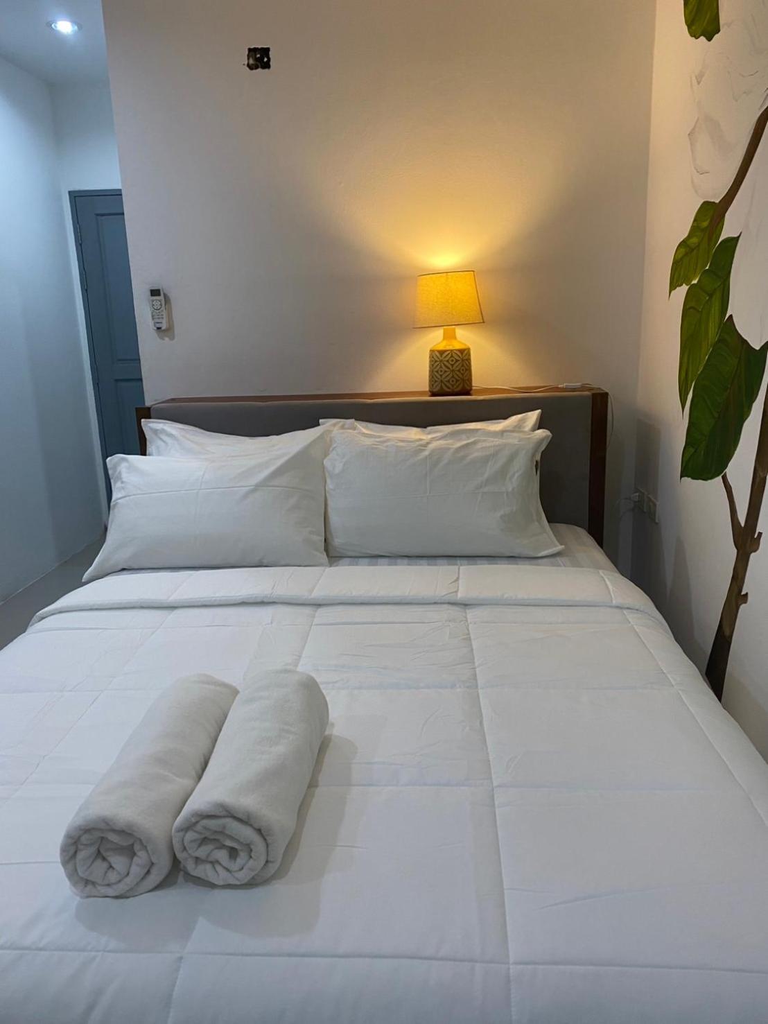 Five Loaves Beds Hotel