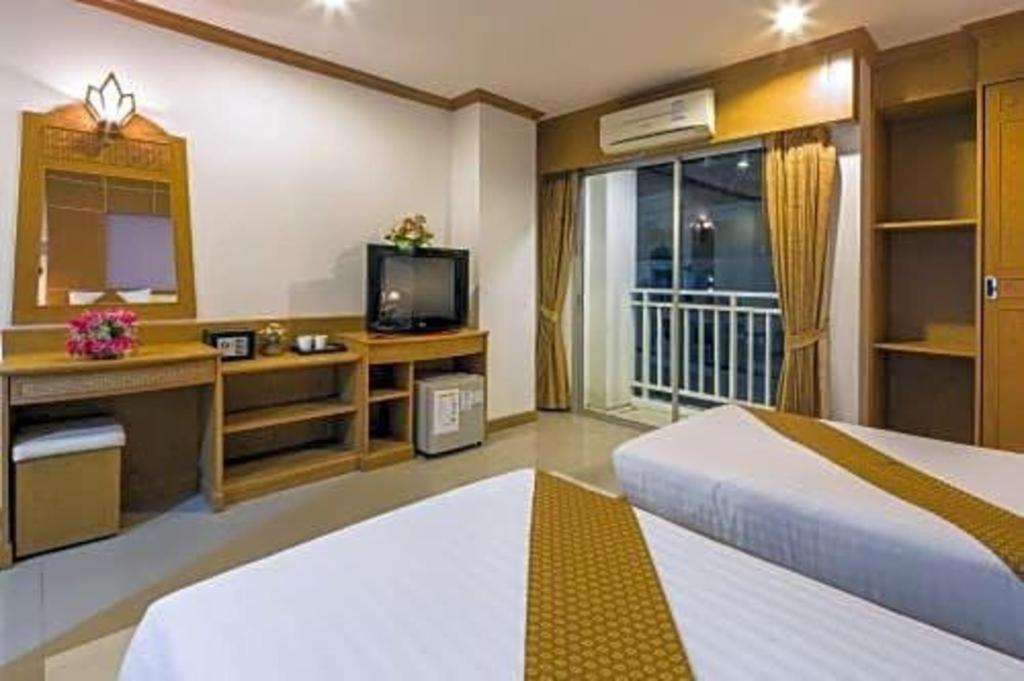 Hotel Azure Phuket 3*