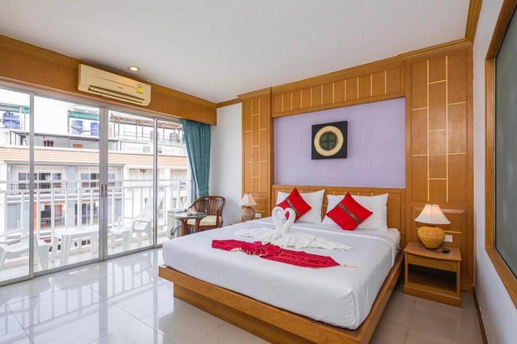 Hotel Azure Phuket 3*