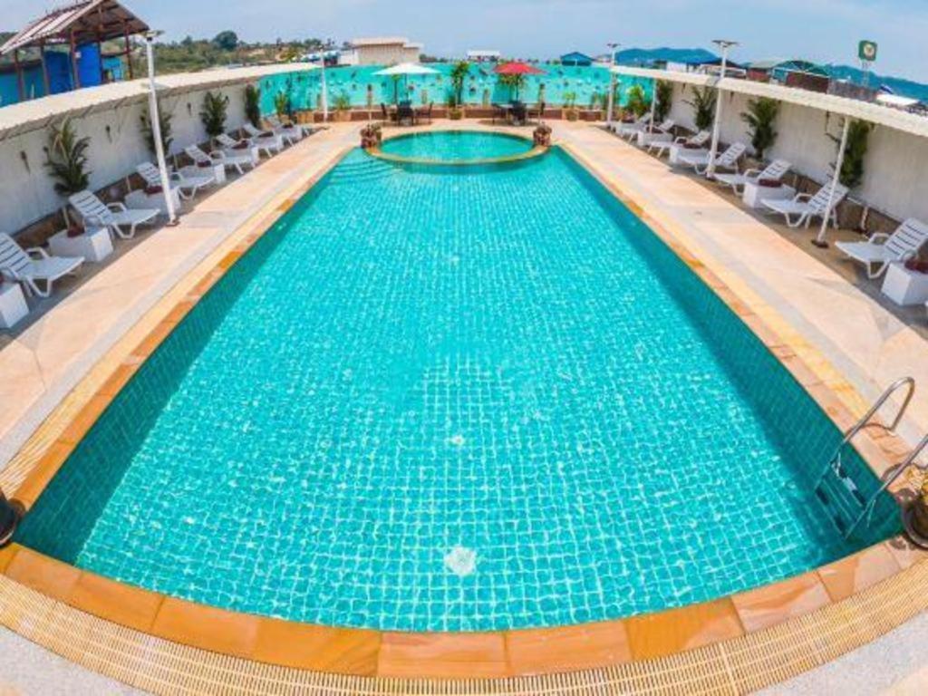 Azure Phuket Hotel 3*