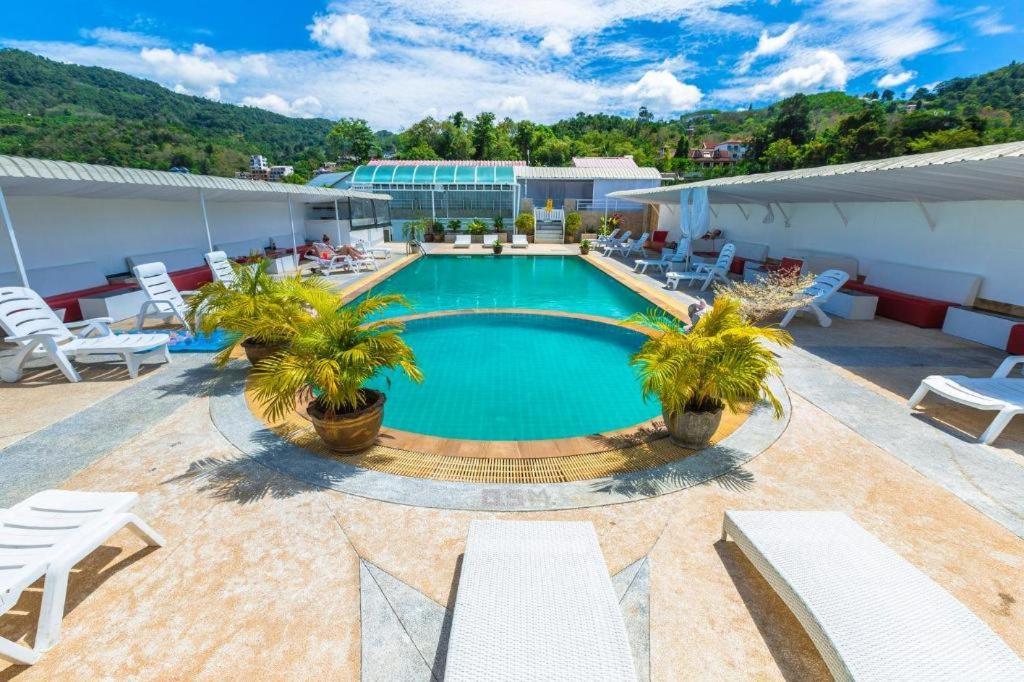 Azure Phuket 3*