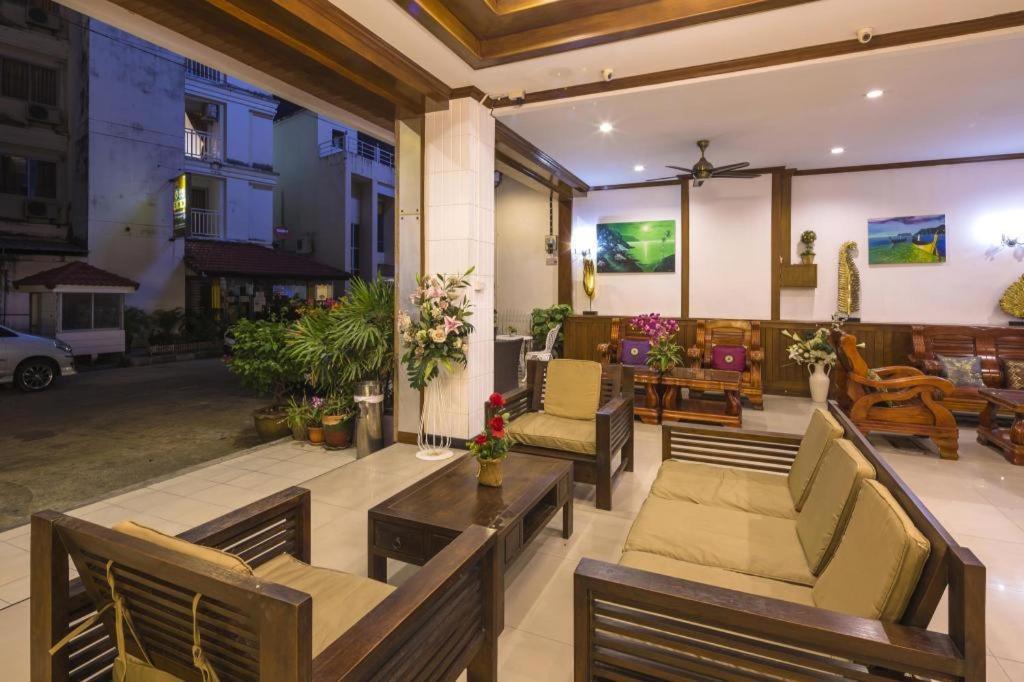 Hotel Azure Phuket 3*