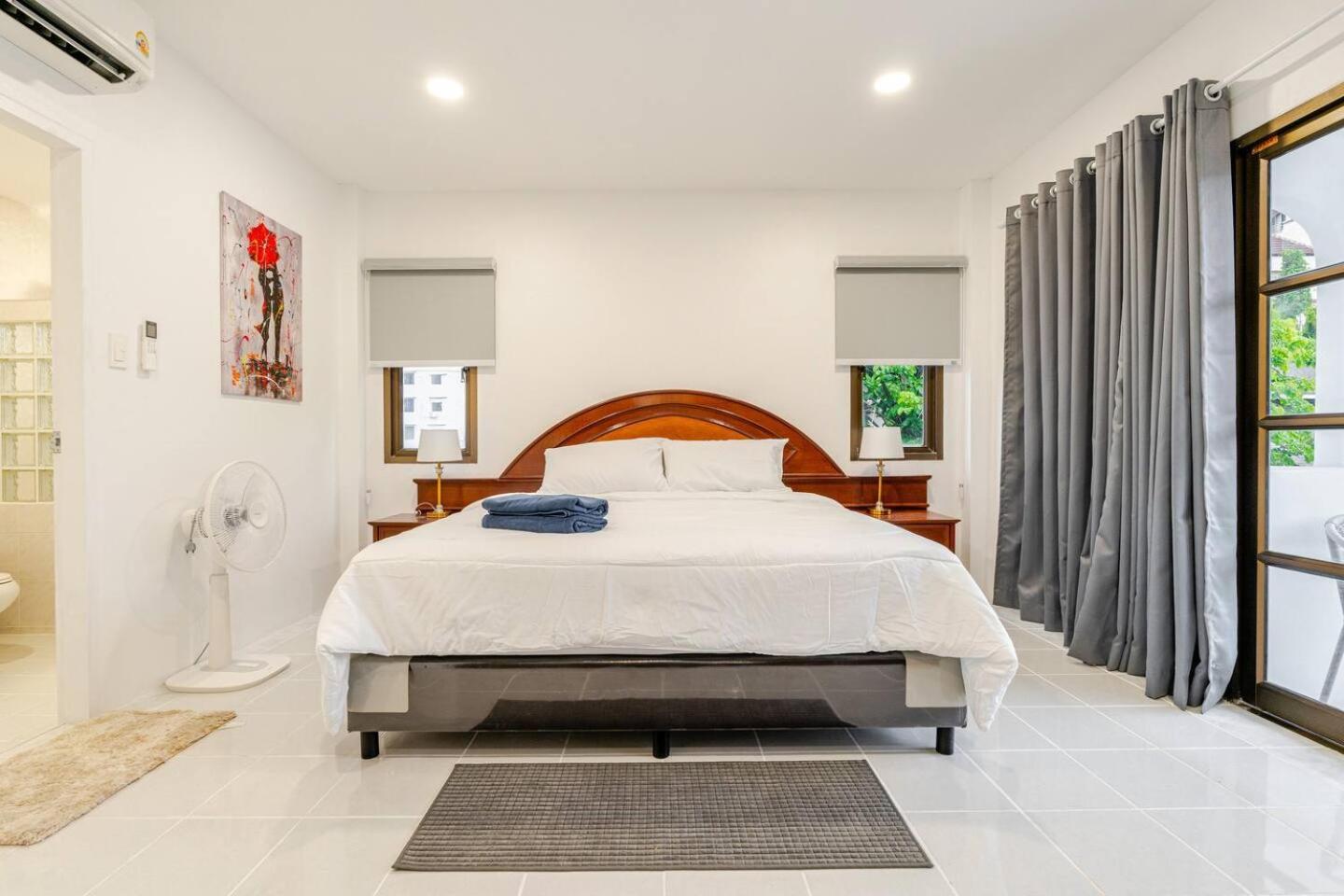 2 Bed Townhouse, Location, *