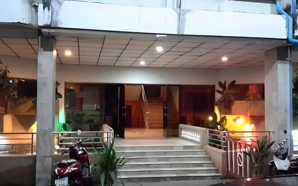 Nora Bukit Patong
