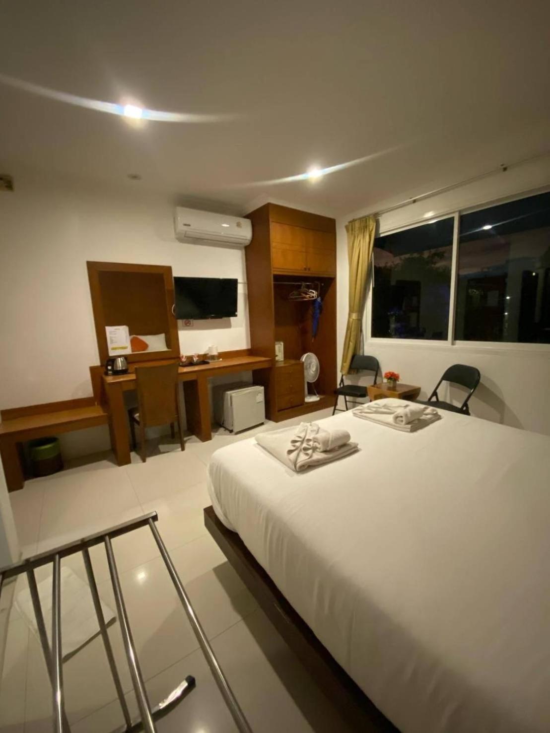 Sukcheewa Phuket 3*