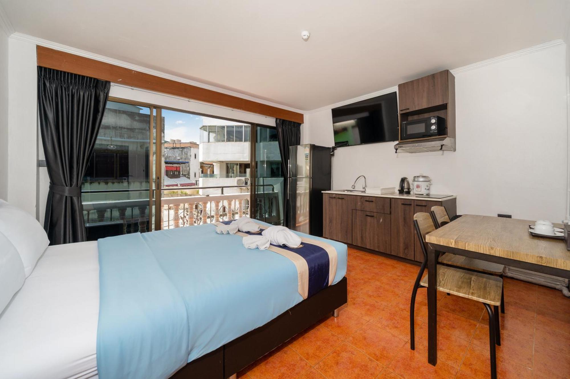 Hotel &