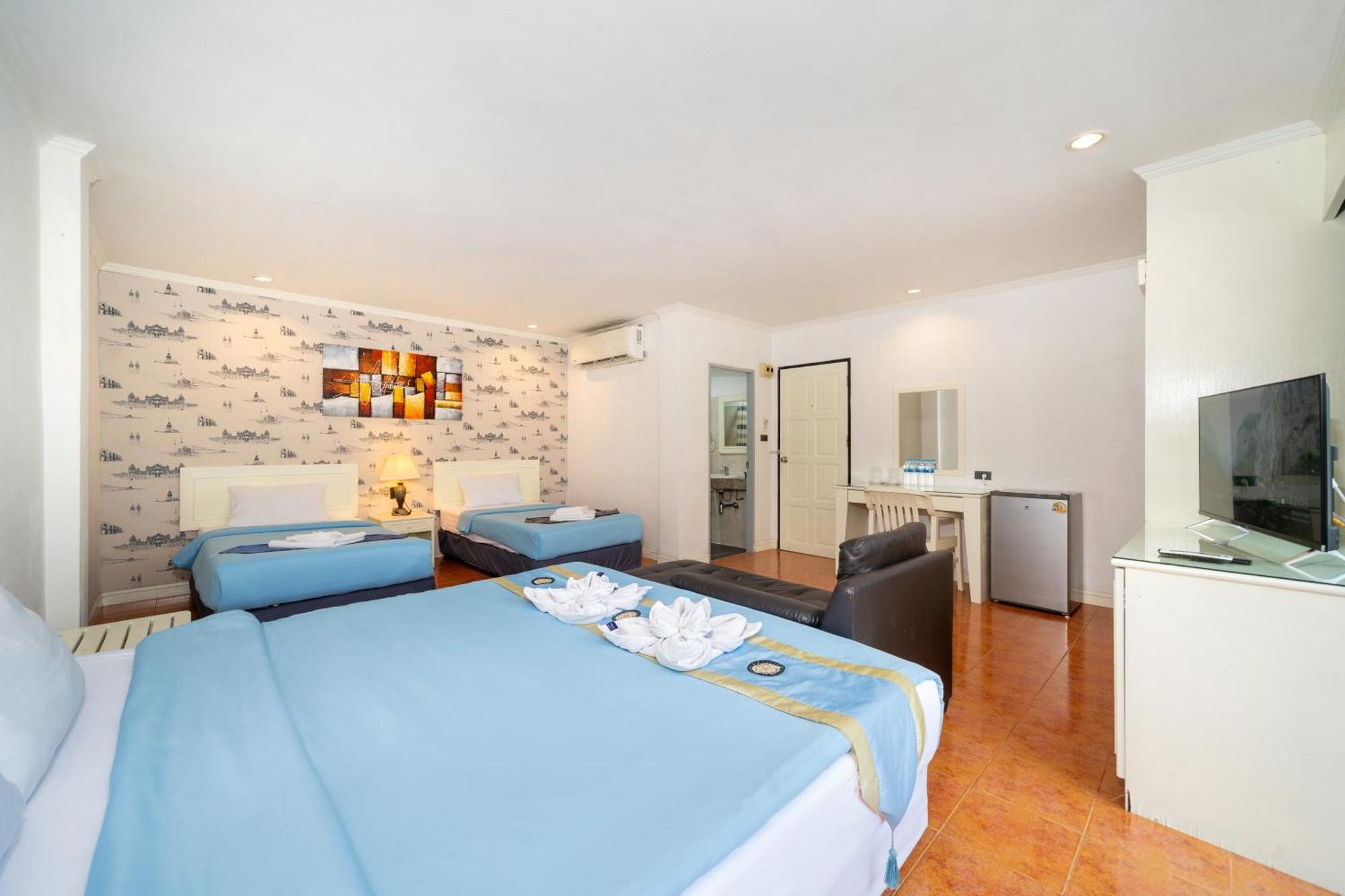 Hotel &