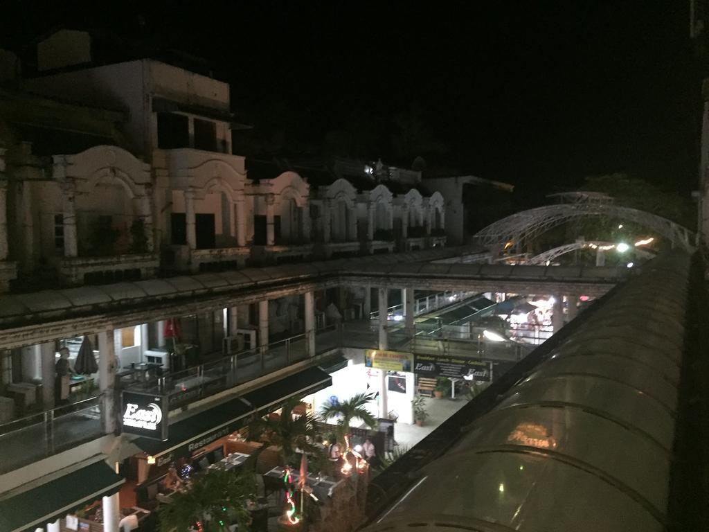 Rumah tetamu Cafe De Paris